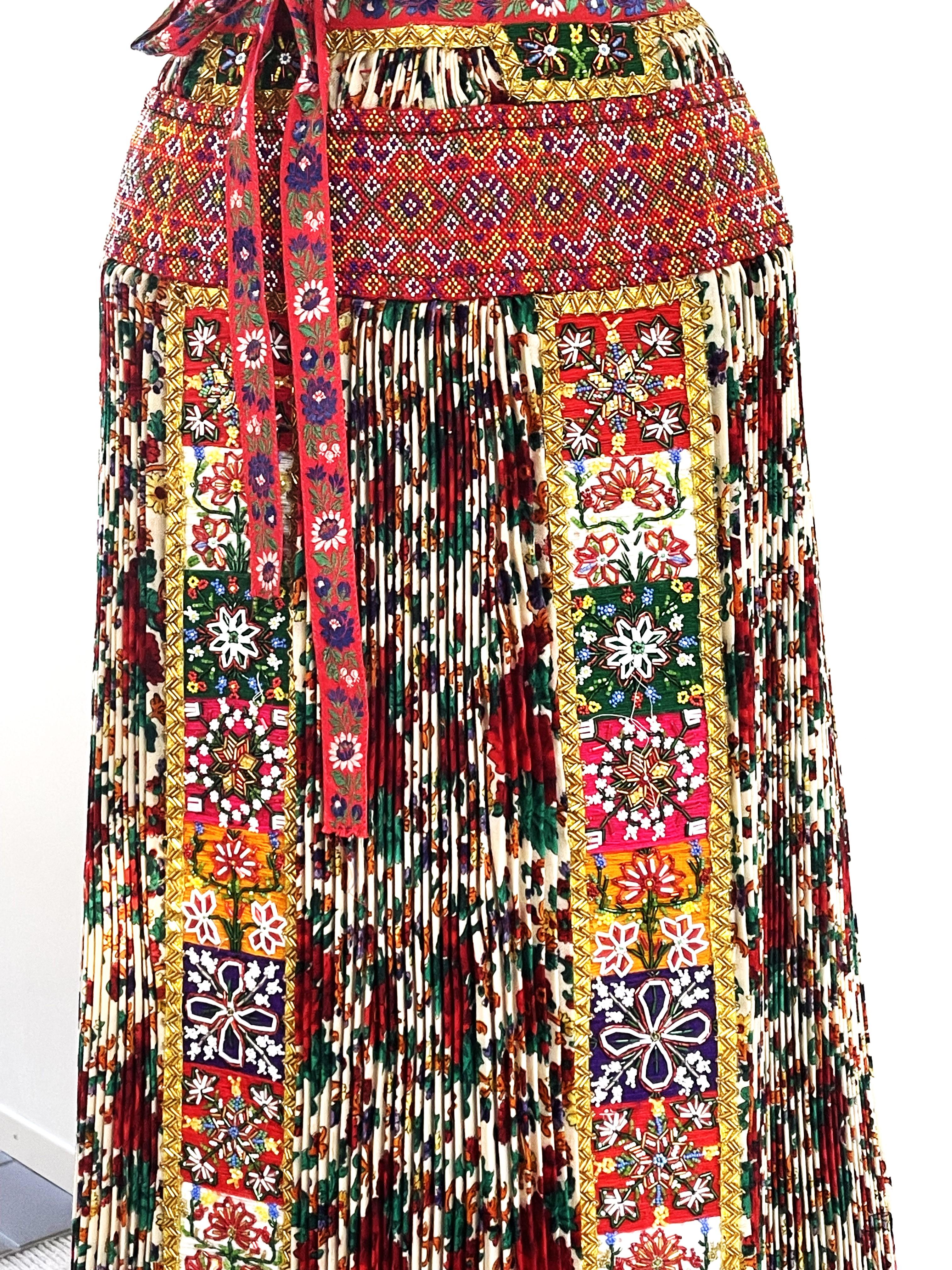  Hungarian traditional Shirt and Apron, embroiderd by hand with pealrs, 1940s For Sale 6