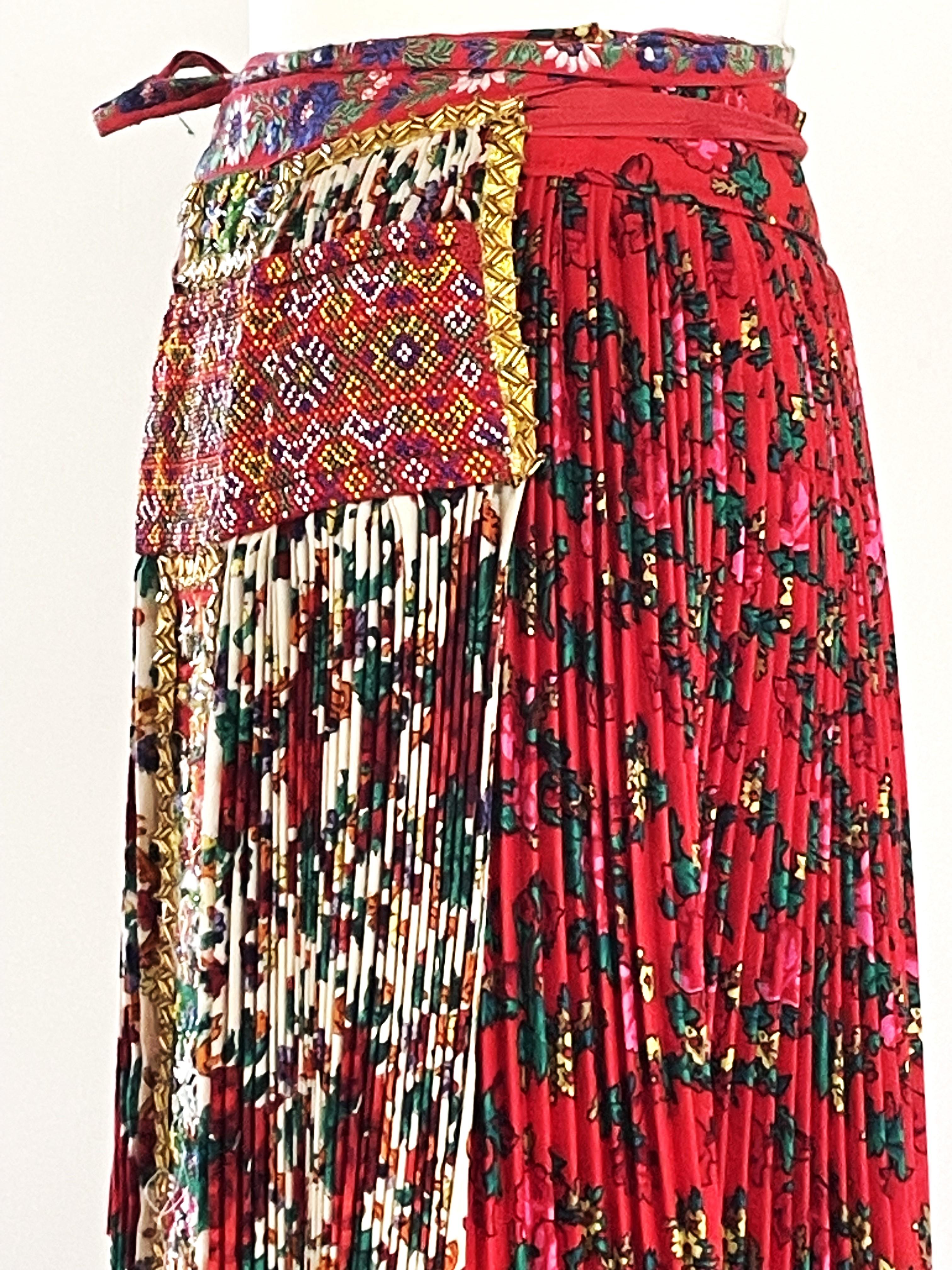  Hungarian traditional Shirt and Apron, embroiderd by hand with pealrs, 1940s For Sale 8