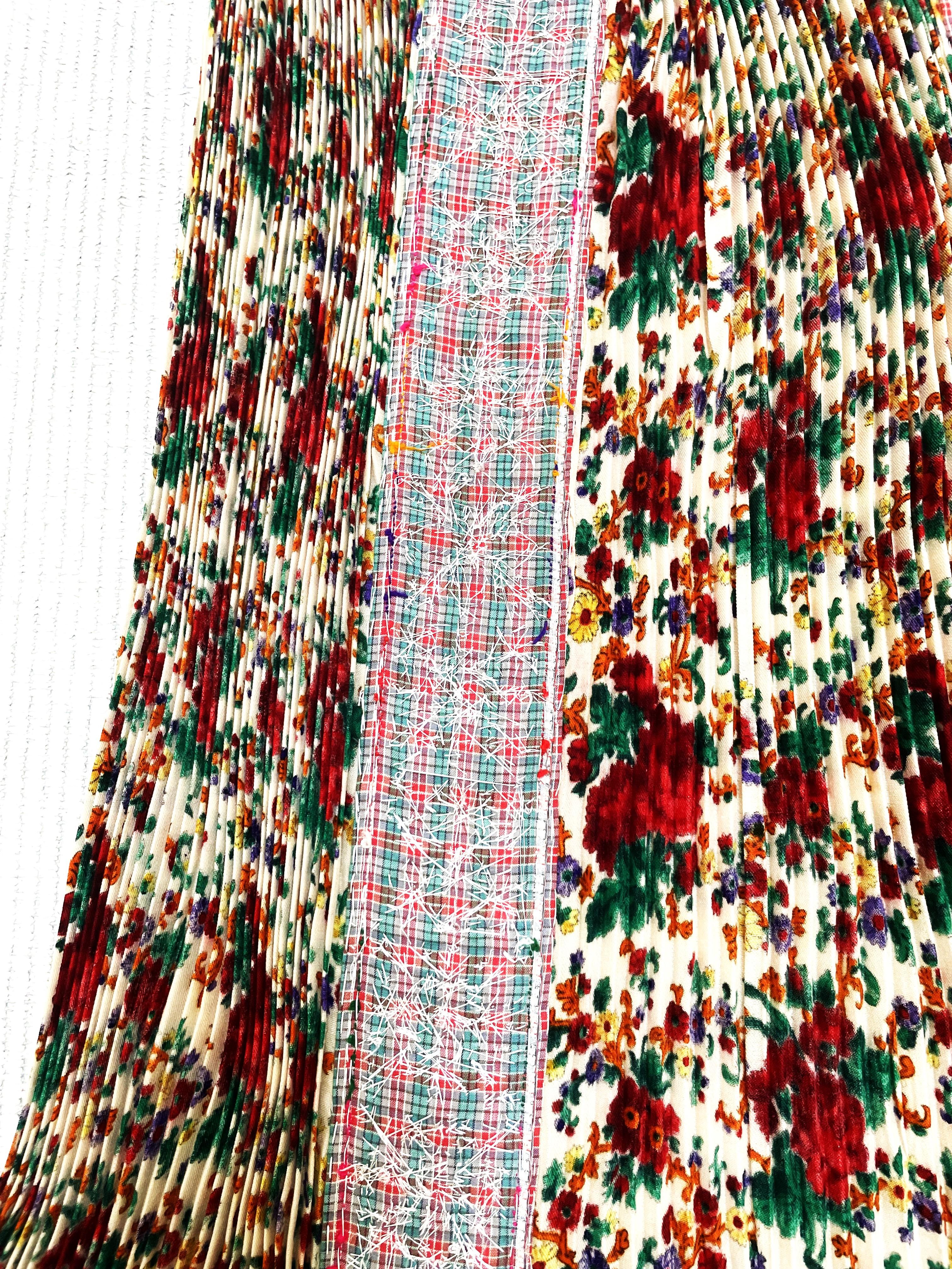  Hungarian traditional Shirt and Apron, embroiderd by hand with pealrs, 1940s For Sale 11