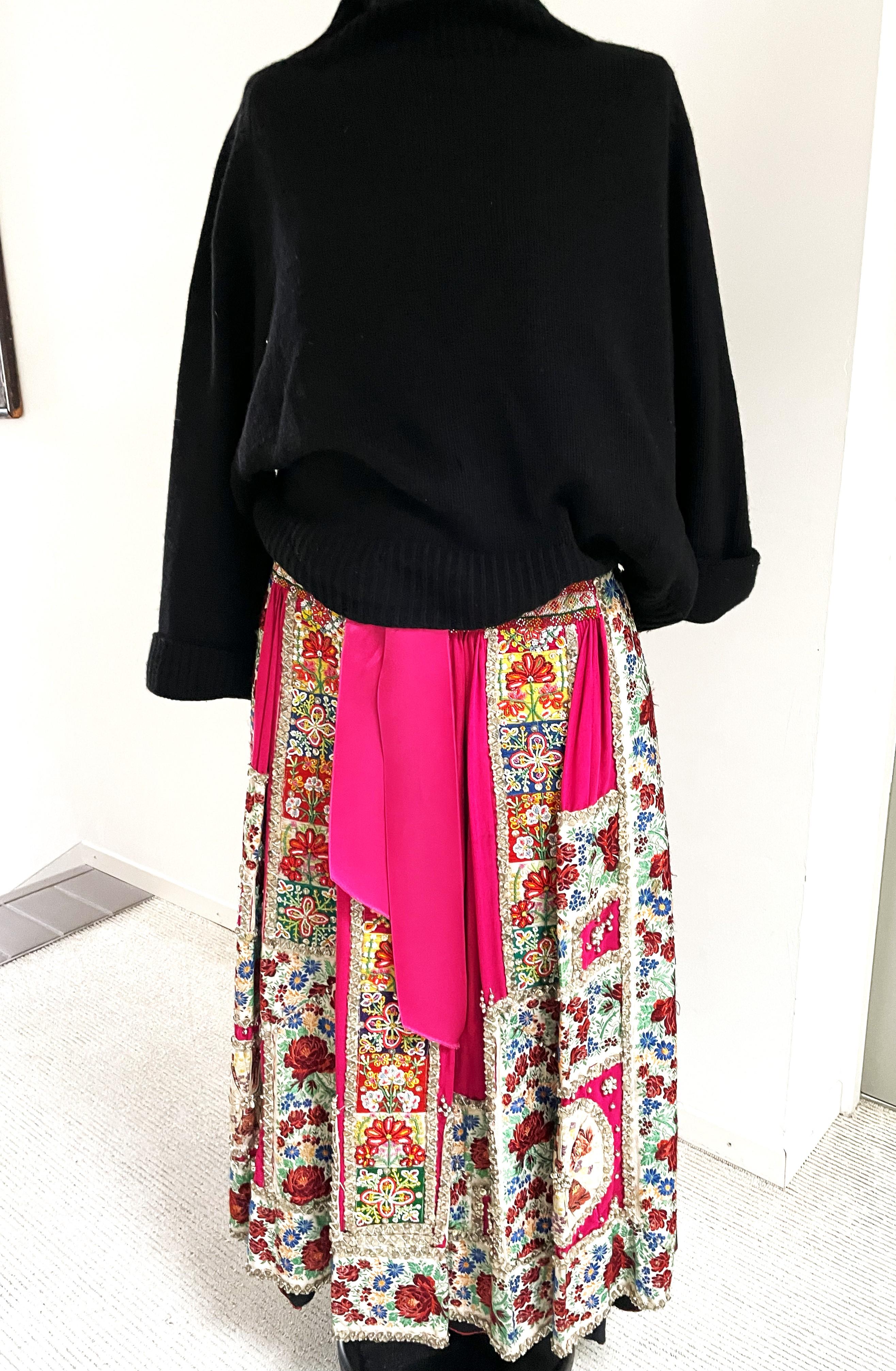 Hungarian traditional Shirt and Apron, embroieder by hand with pealrs, 1940's For Sale 9