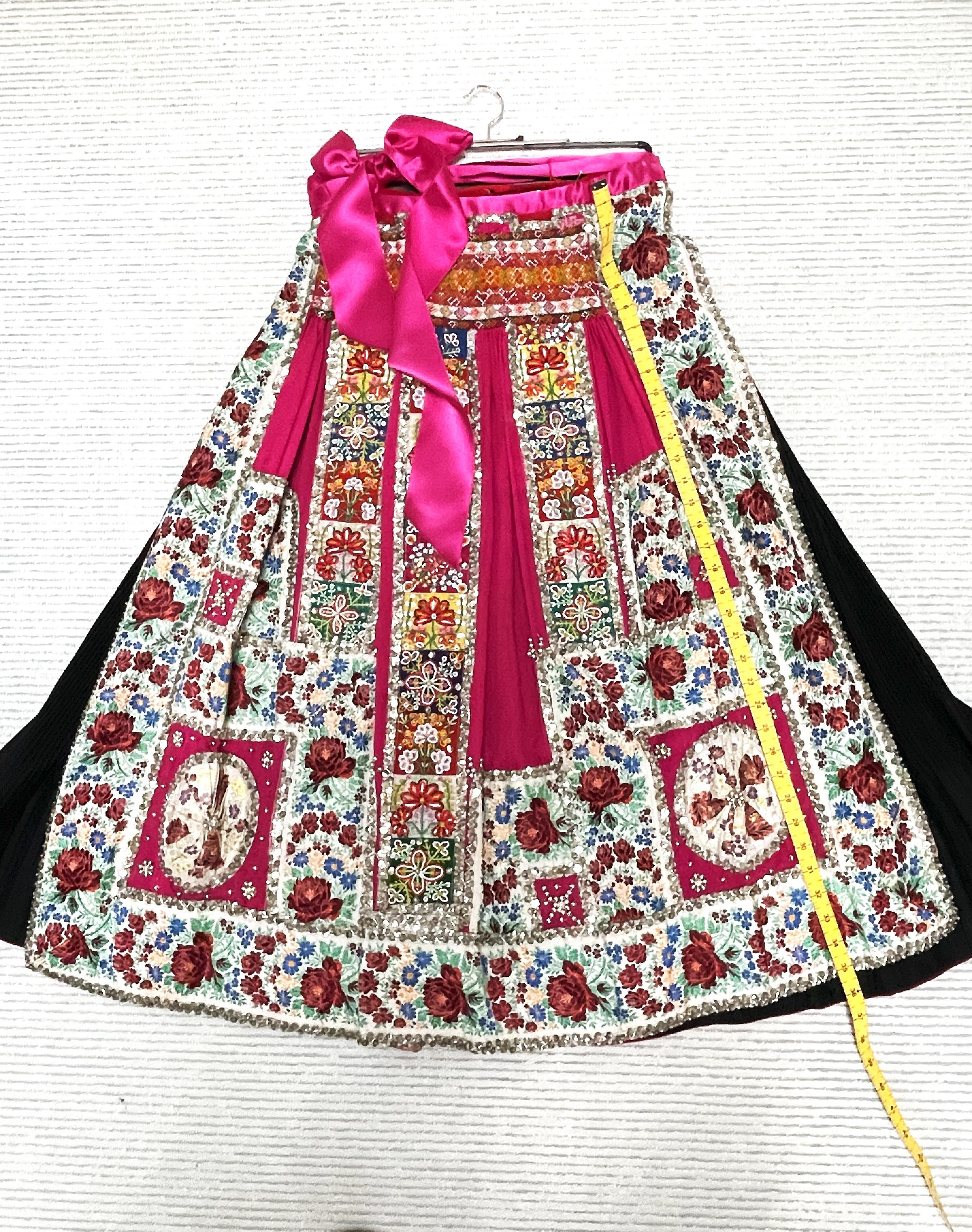 Hungarian traditional Shirt and Apron, embroieder by hand with pealrs, 1940's For Sale 12