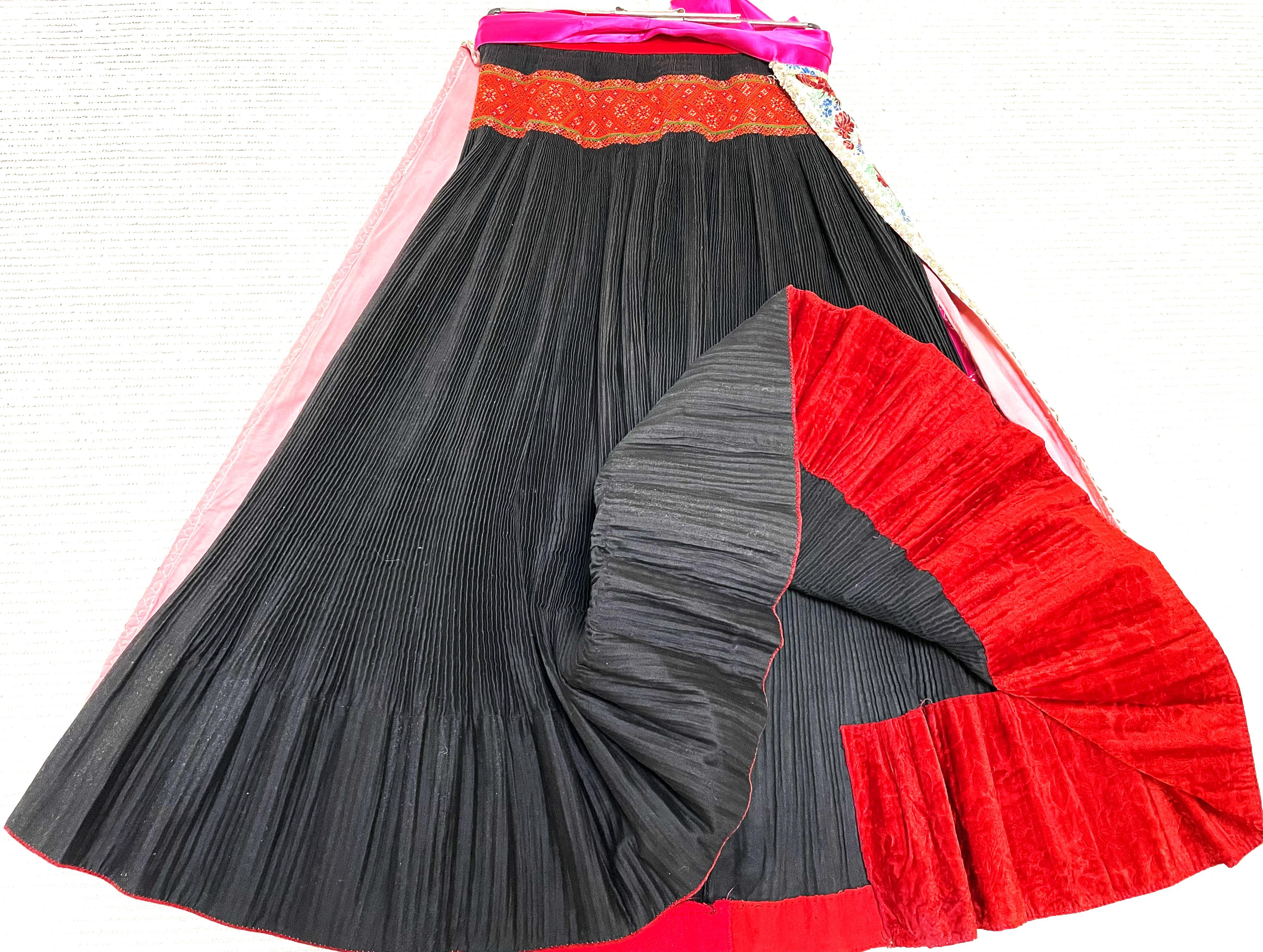 Hungarian traditional Shirt and Apron, embroieder by hand with pealrs, 1940's For Sale 12