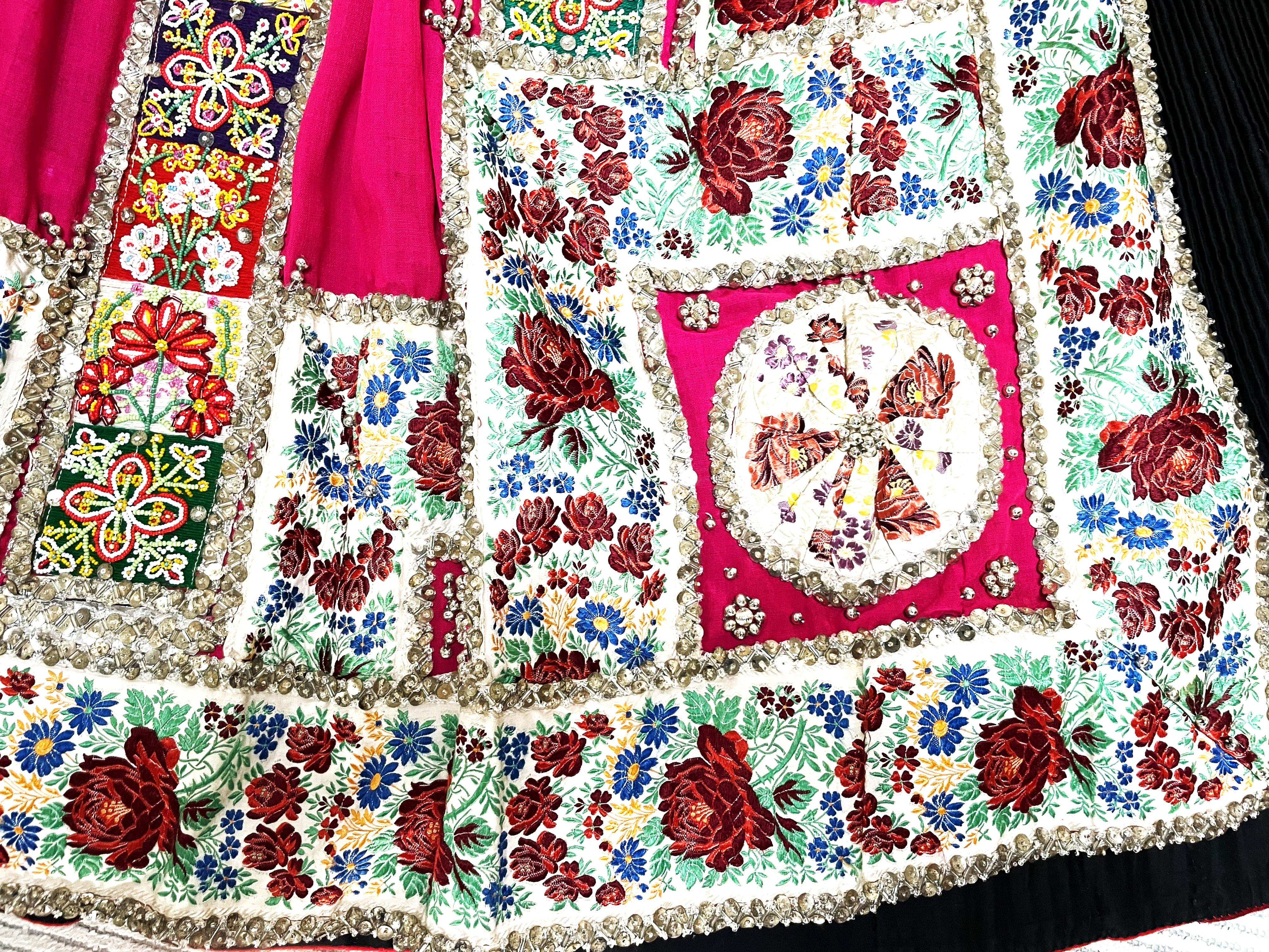 Hungarian traditional Shirt and Apron, embroieder by hand with pealrs, 1940's For Sale 4