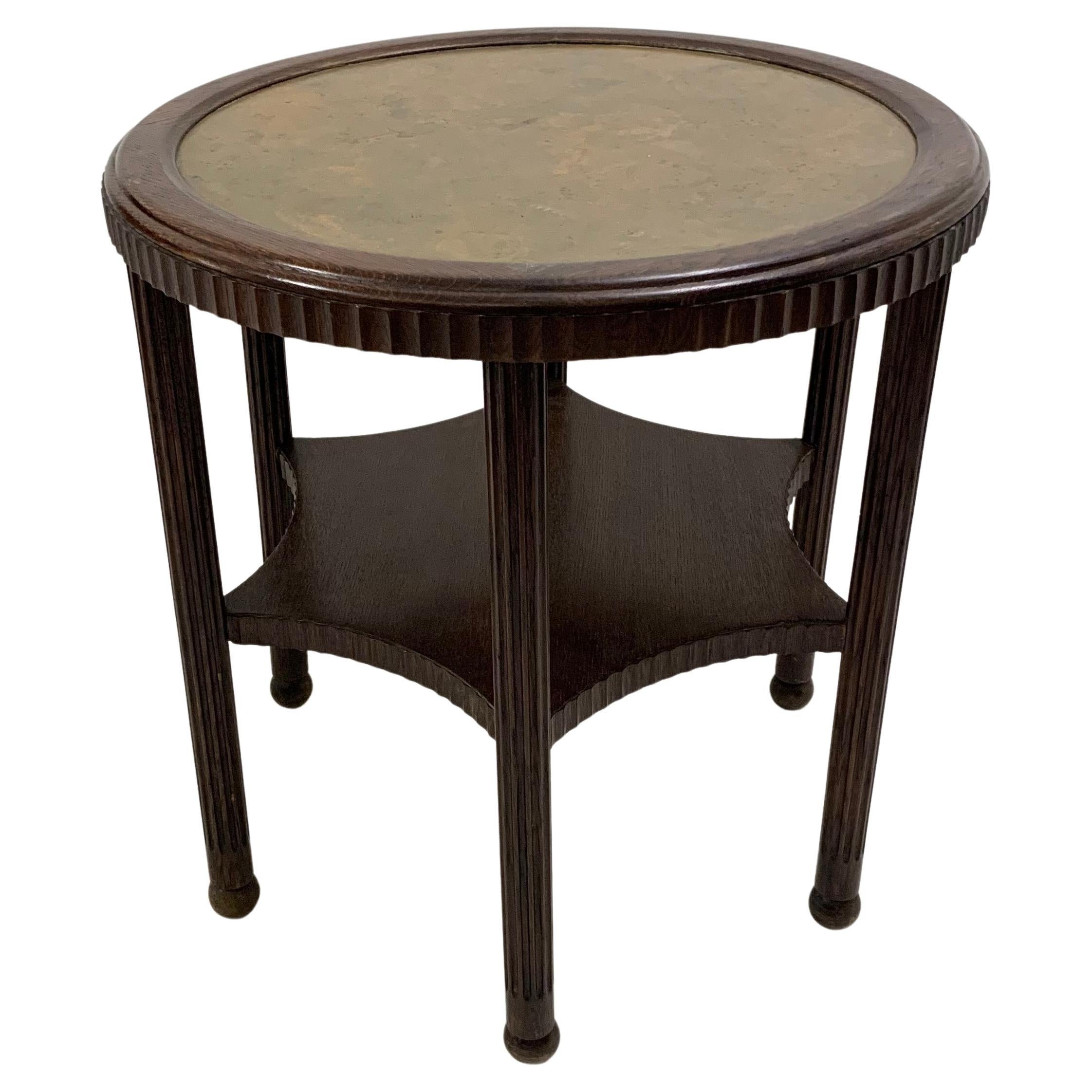 Tabe auxiliar húngaro de madera con placa de cobre, años 30