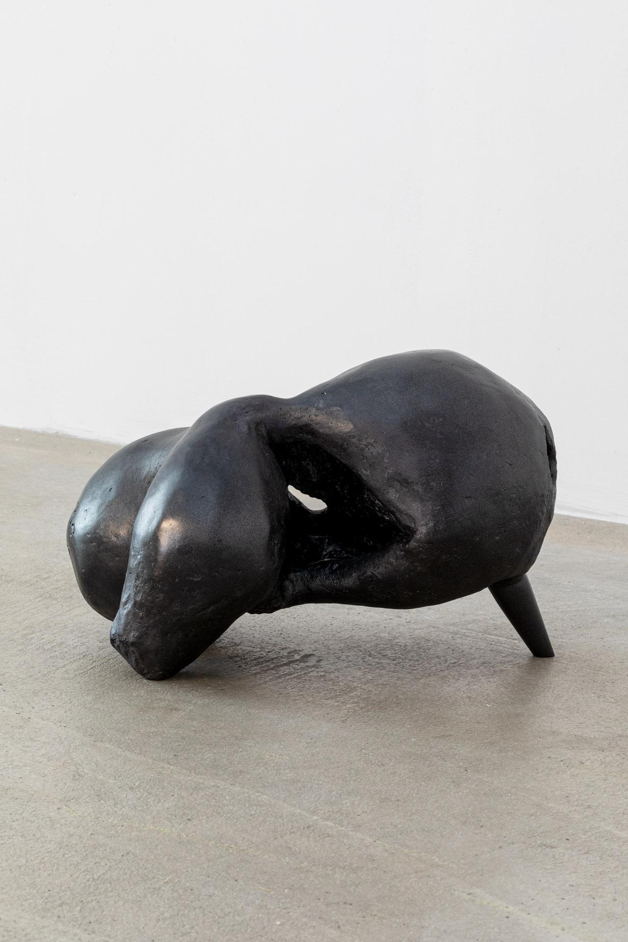 Hambre, escultura contemporánea de aluminio fundido anodizado negro en Nuevo estado para la venta en Roma, IT