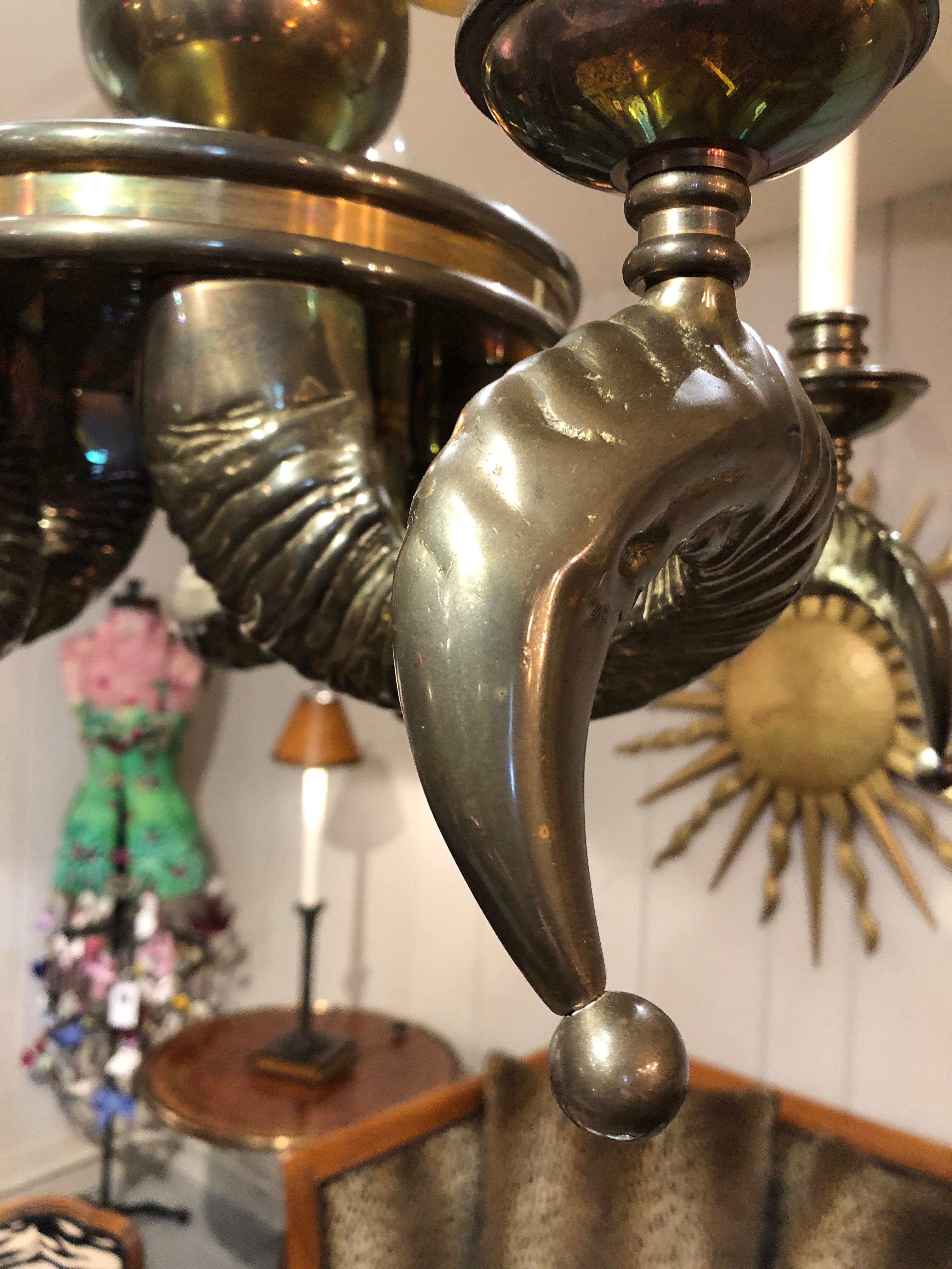 Ram Horn Motiffe-Kronleuchter aus massivem Messing, klobig (amerikanisch) im Angebot