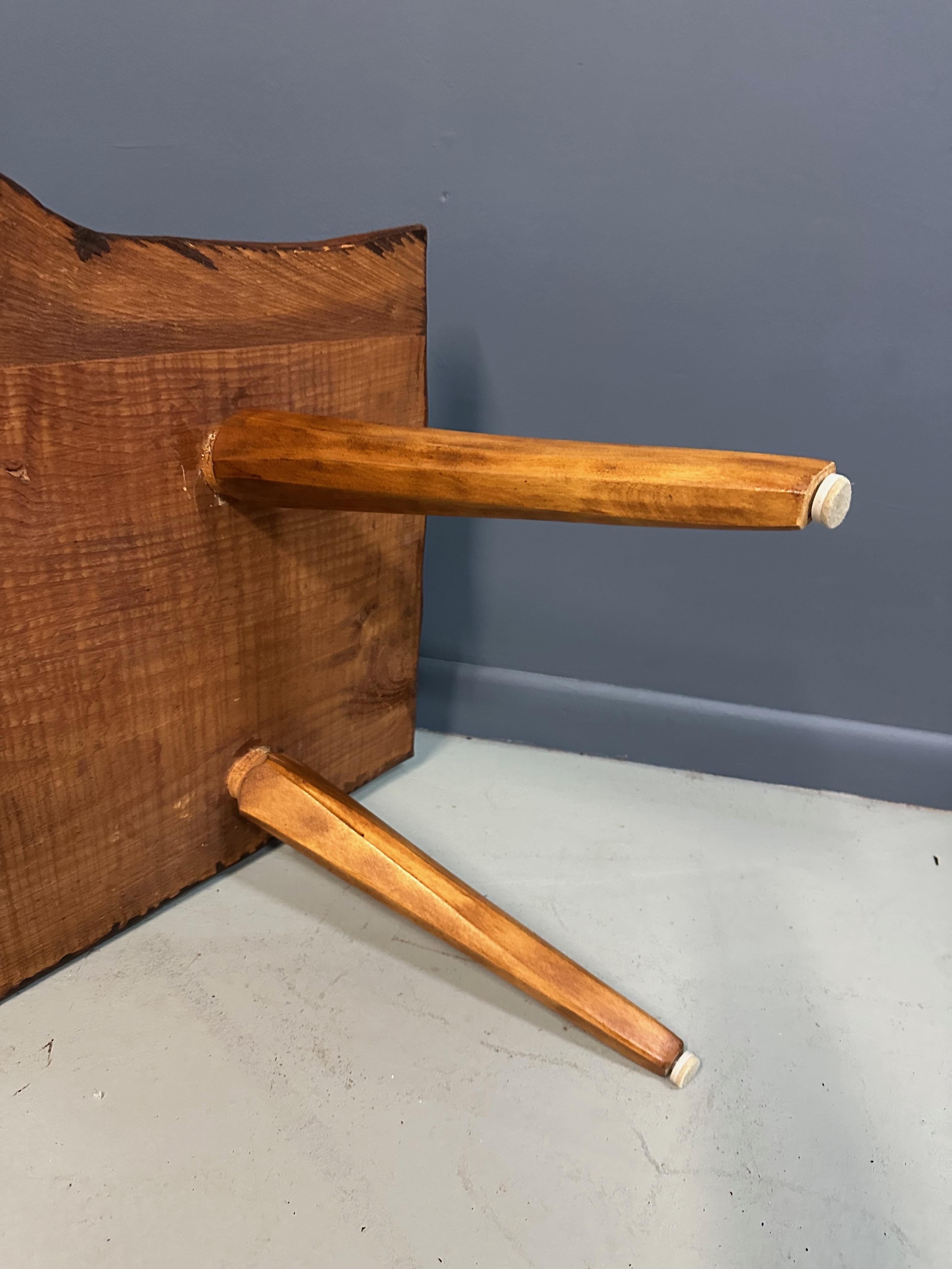 Hunt Country Furniture Table basse en pin à bord libre en vente 1