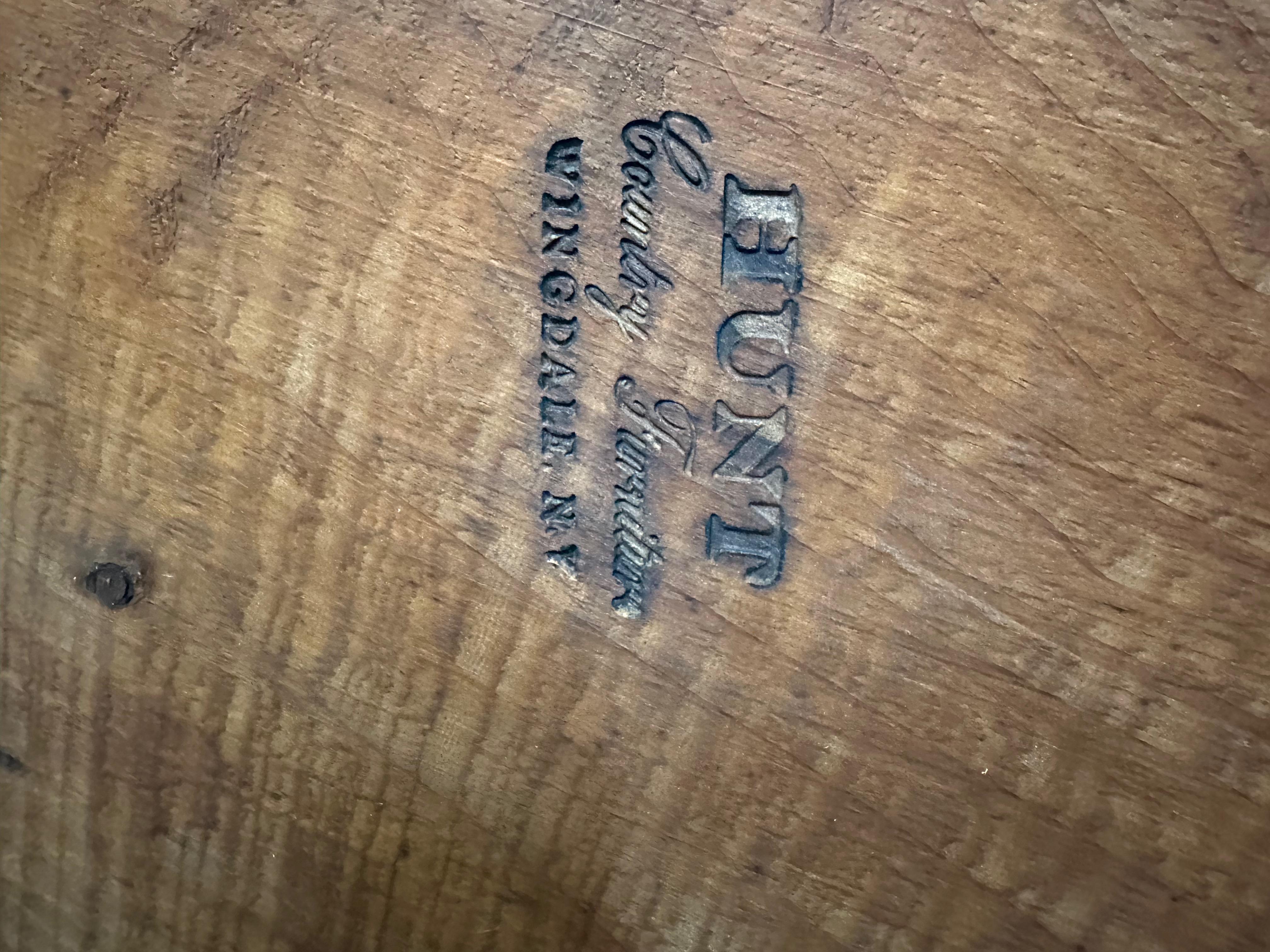 Hunt Country Furniture Table basse en pin à bord libre en vente 2