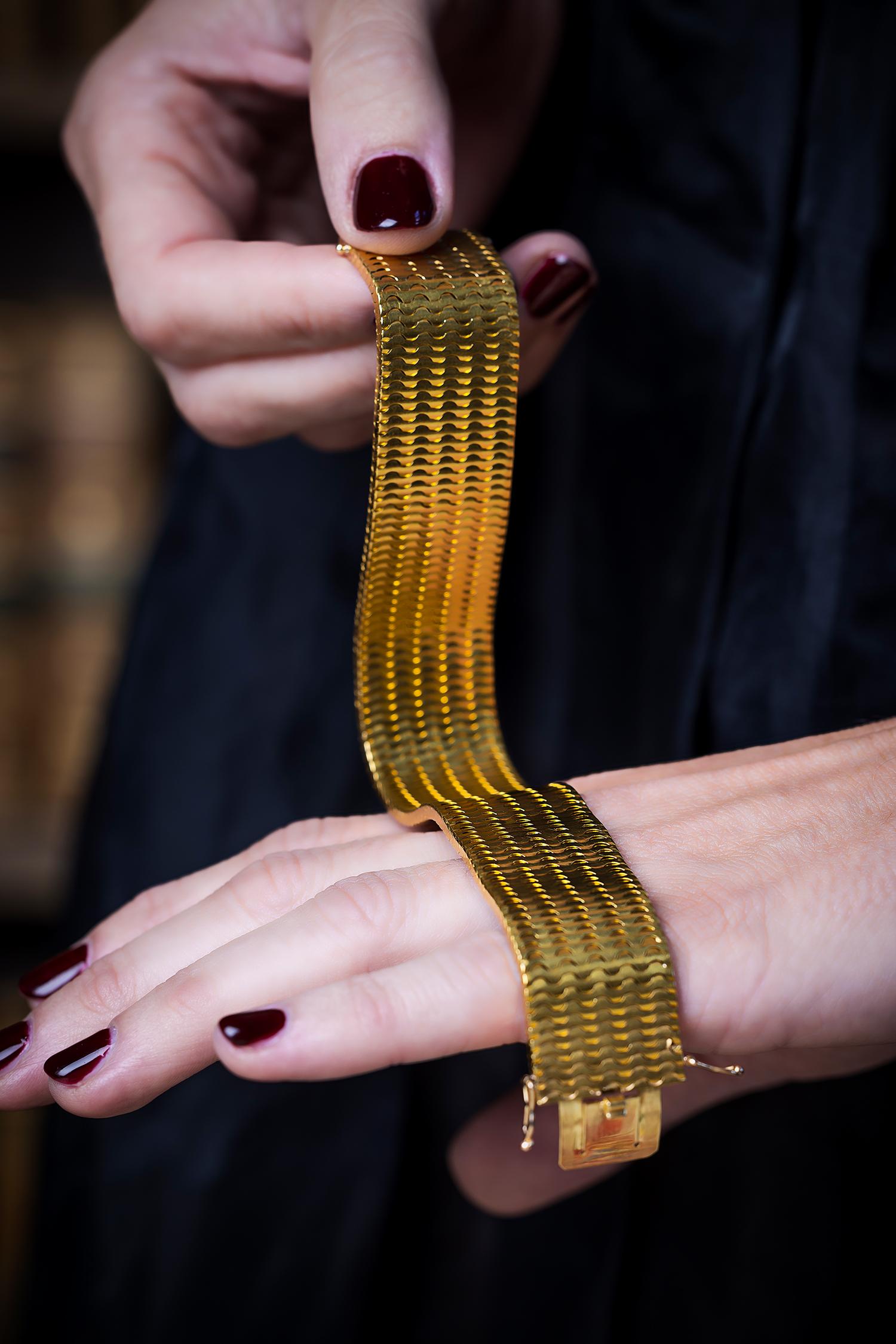 Women's Antique Hunt & Roskell yellow gold bracelet