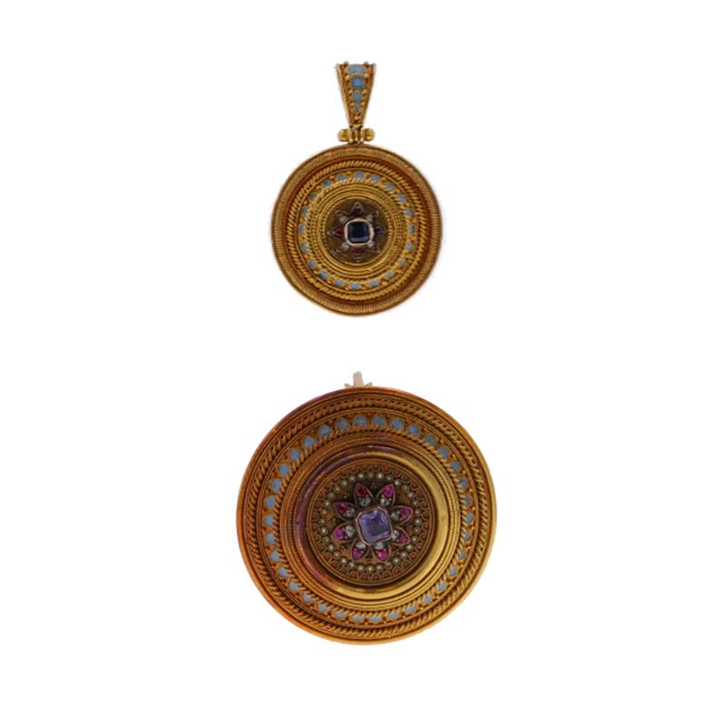 Marke: Hunt & Roskell
Epoche: Viktorianisch

Metallgehalt: 18k Gelbgold

Informationen zu Stein
Natürliche Saphire
Behandlung: Heizung
Schliff: Altschliff Cushion
Farbe: Hellviolett & Blau

Natürliche Rubine
Behandlung: Heizung
Schnitt: Rose
Farbe: