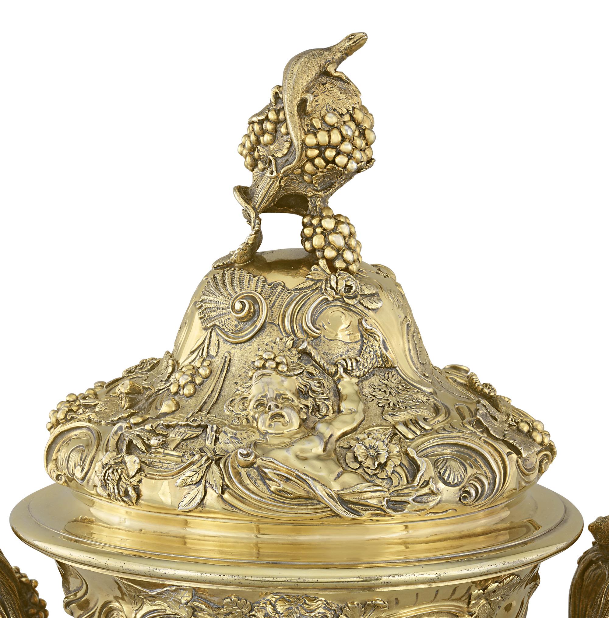 Victorien Hunt & Roskell Silver-Gilt Presentation Cup (Coupe de présentation en argent et en vermeil) en vente