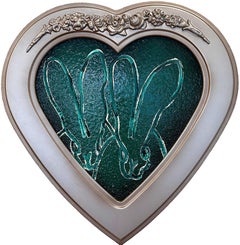 „2 in Green Diamond Heart“ Herzförmiges Ölgemälde in Herzform mit Diamantenstaub, Doppel Bunny