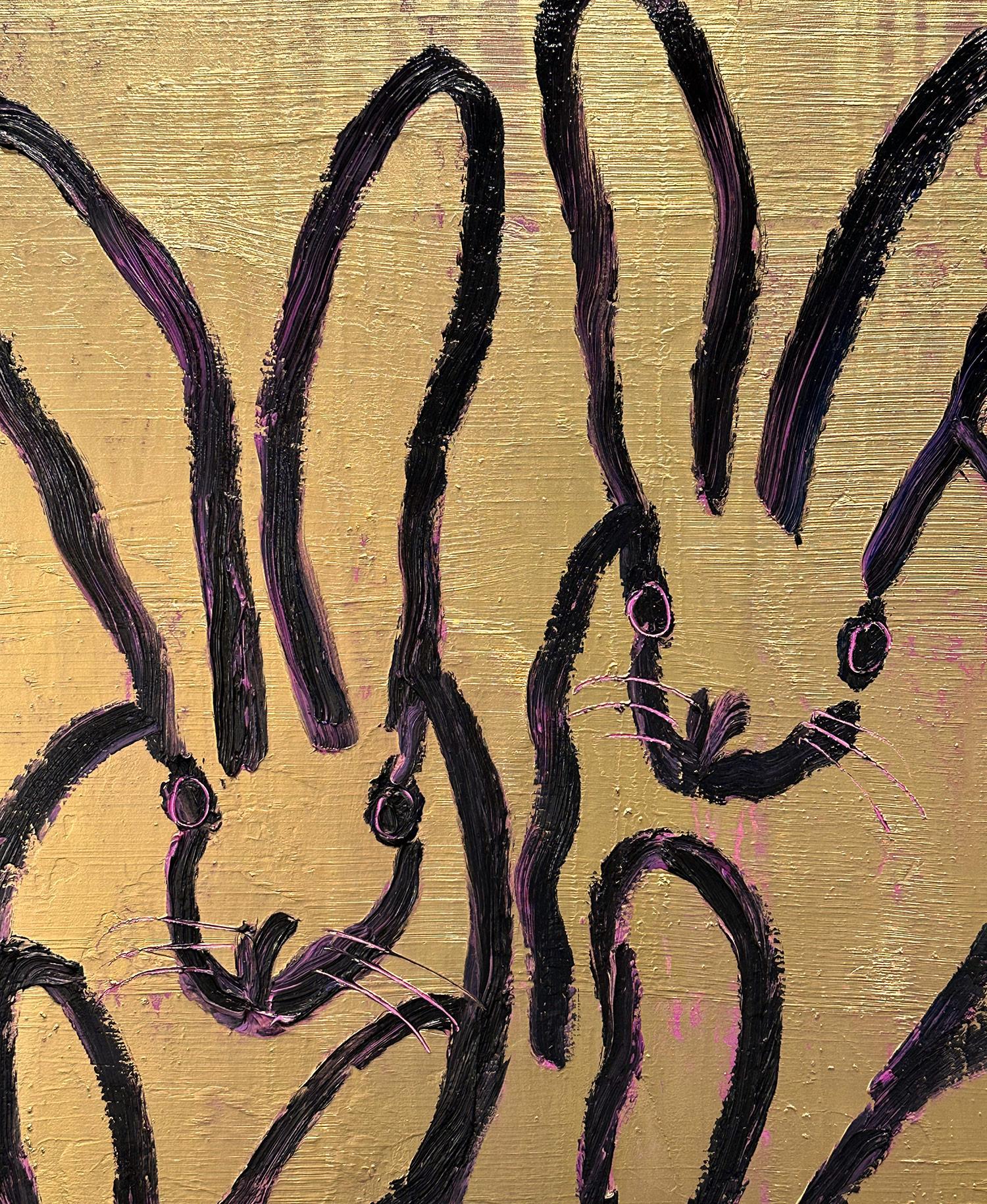 „4 Play More“ Schwarze Hasen auf goldenem Hintergrund mit rosa Akzenten Öl auf Holz (Neue Wilde), Painting, von Hunt Slonem