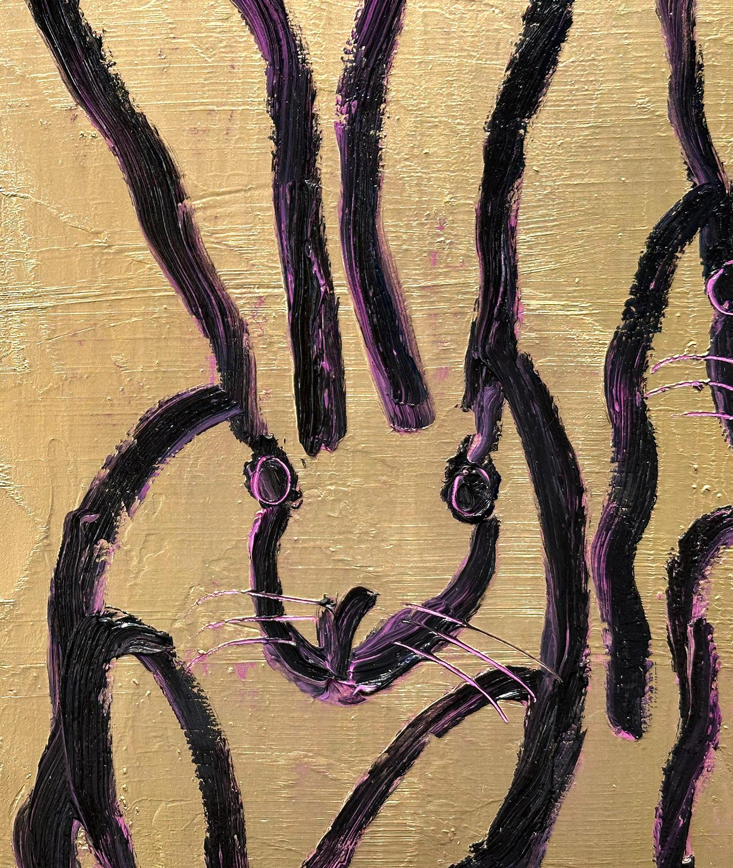 „4 Play More“ Schwarze Hasen auf goldenem Hintergrund mit rosa Akzenten Öl auf Holz im Angebot 3