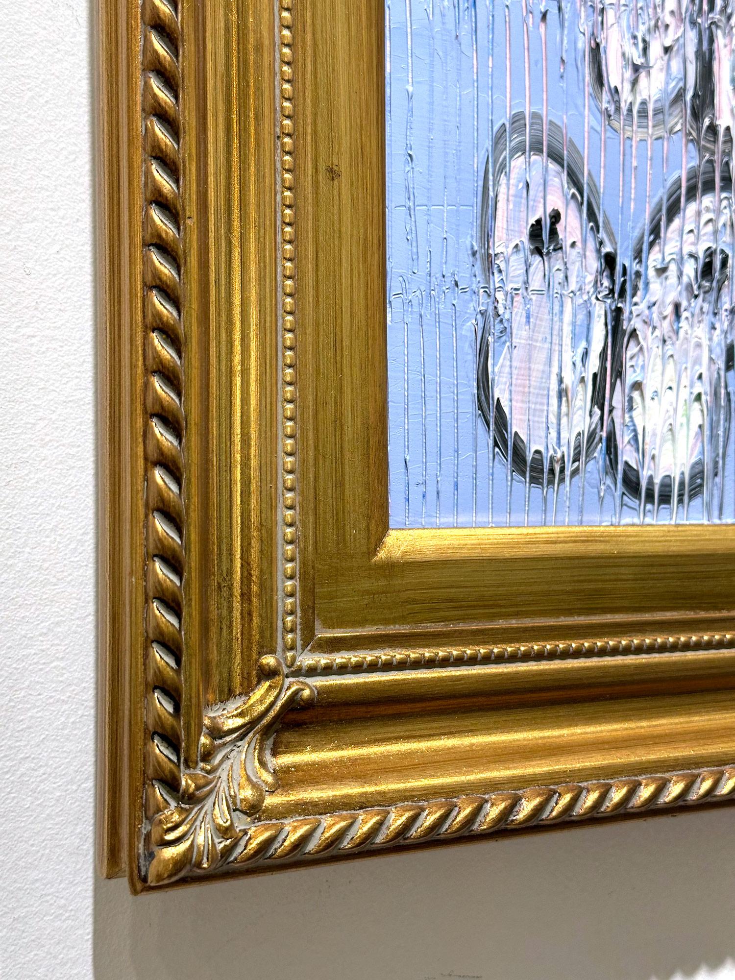 „Air Fare“ Weiße Schmetterlinge auf Periwinkle-Blauem Hintergrund mit Wandleuchterrahmen, gerahmt im Angebot 5