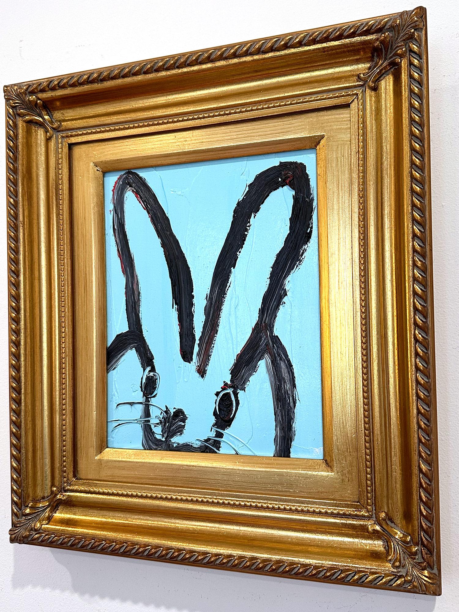 „Air Kiss“ Schwarzer Hase auf Periwinkle Himmelblauer Hintergrund Ölgemälde auf Holz 5