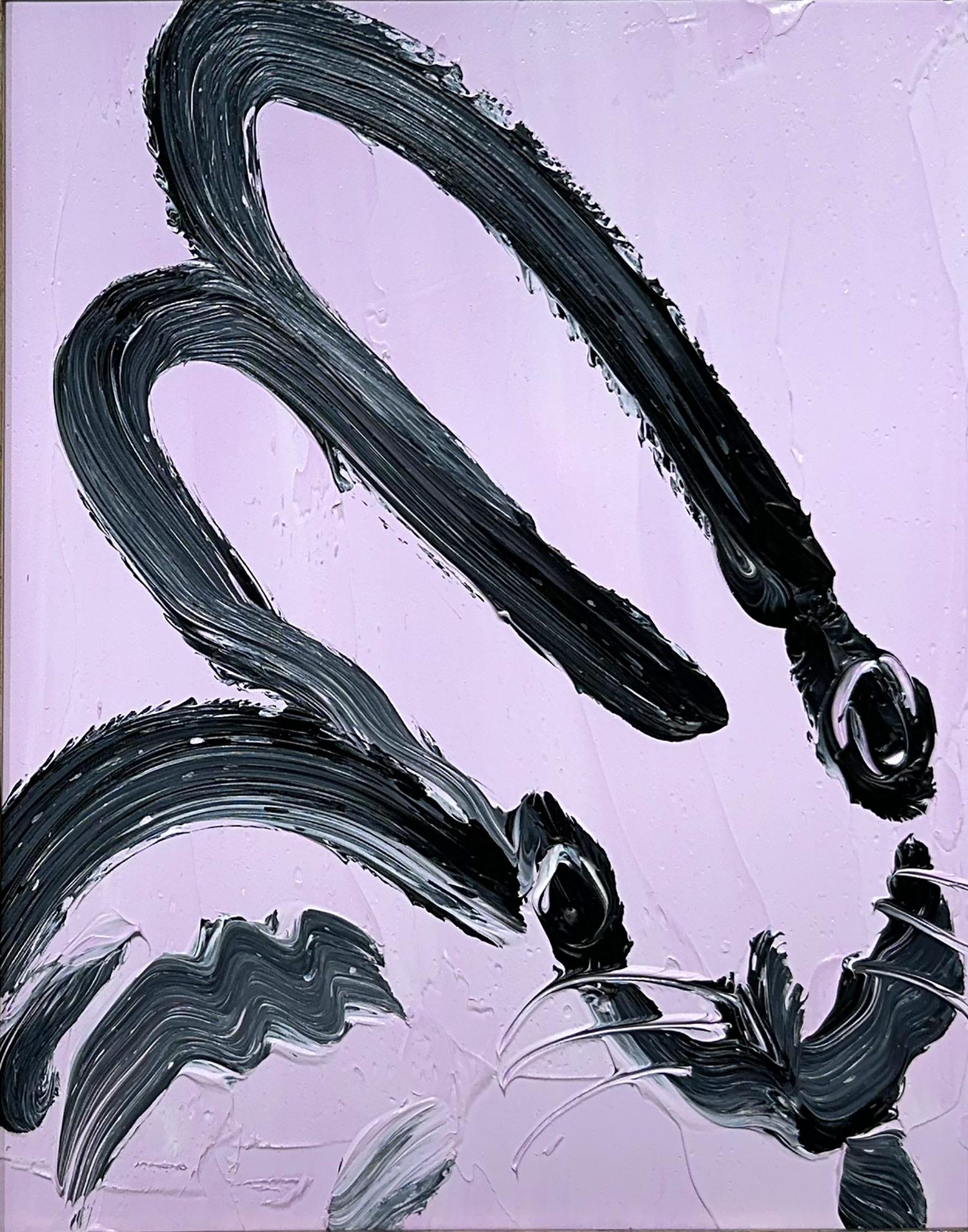 „Benson“ Schwarzer Hase auf hellem, lavendelfarbenem Hintergrund, Ölgemälde auf Holzplatte – Painting von Hunt Slonem