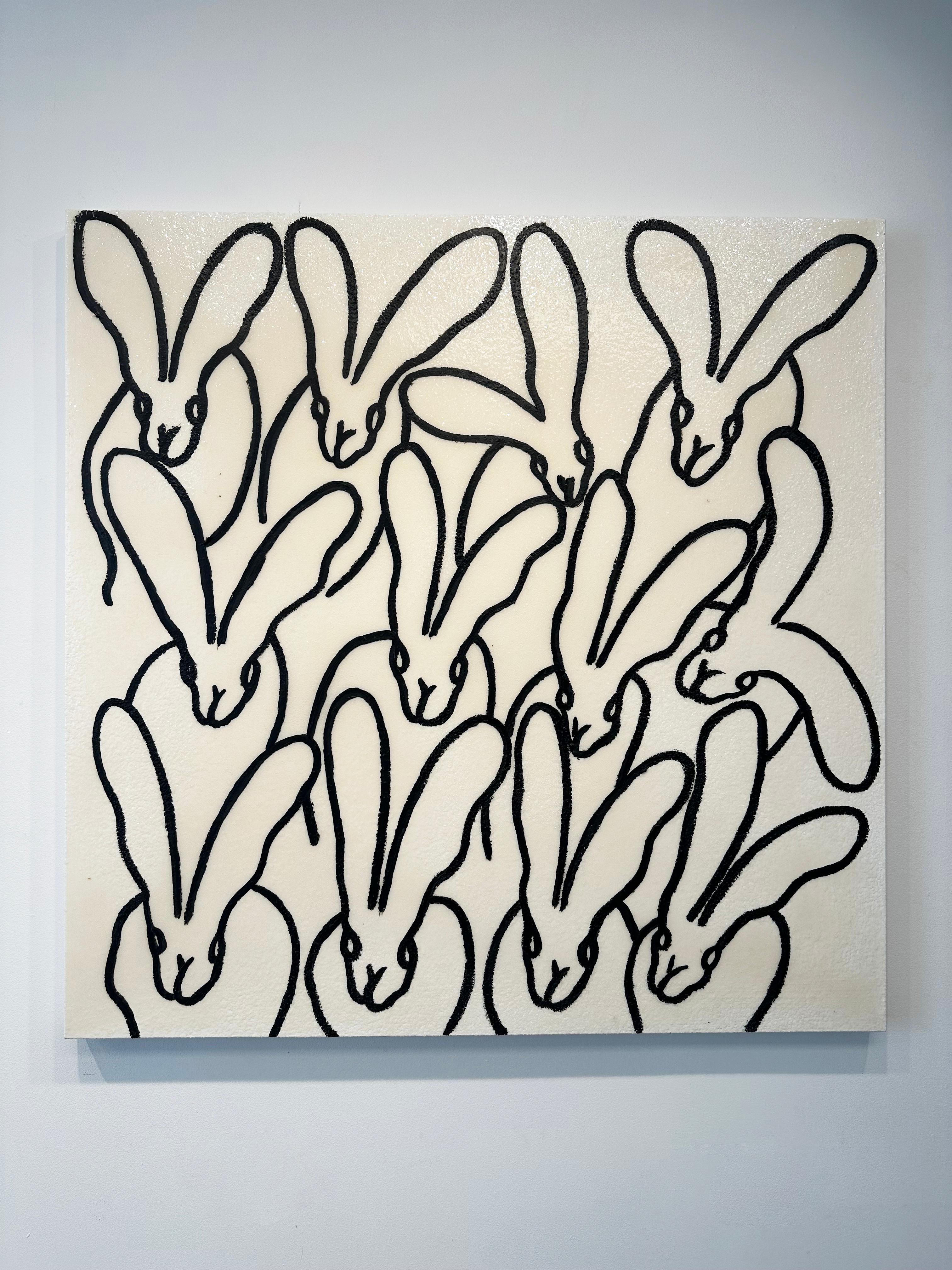 Schwarz-weiße Hasenmalerei 'White Diamond Dust (Hutch) – Painting von Hunt Slonem
