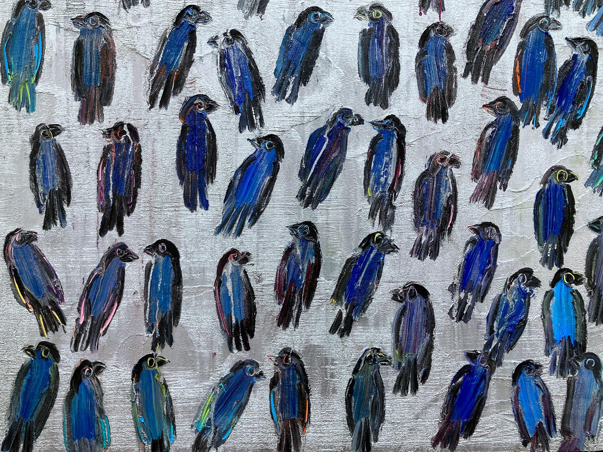 Eine wunderbare Komposition eines der ikonischsten Finkenmotive von Slonem. Der dicke Farbauftrag ist deutlich zu erkennen, wenn er Schicht um Schicht Ölfarbe auf einen silberreichen Hintergrund aufträgt. Dann zeichnet er diese skurrilen Vögel, die