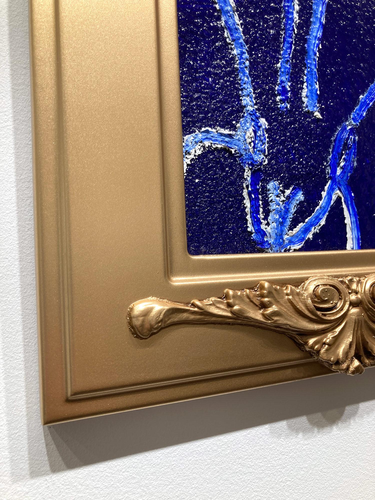 „Blues“ Weißer Hase auf blauem Diamantstaub Ultramarin Hintergrund gerahmt im Angebot 7