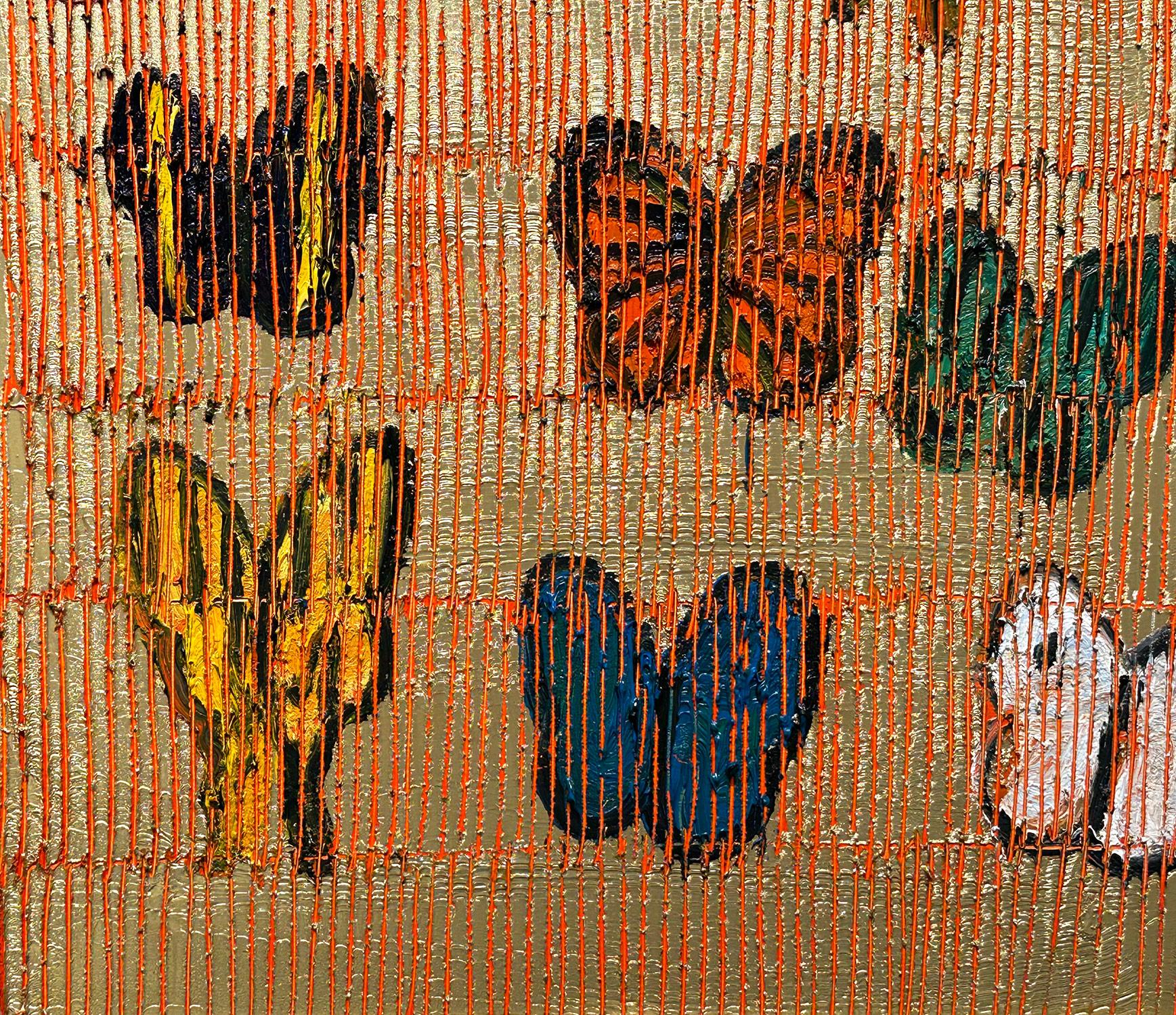 Eine wunderbare Komposition eines der ikonischsten Motive von Slonem, nämlich Schmetterlinge. Dieses Stück zeigt mehrfarbige, zarte Schmetterlinge in aufsteigender Bewegung in einer wunderschönen, leuchtenden Goldlandschaft. Slonem zeichnet seine