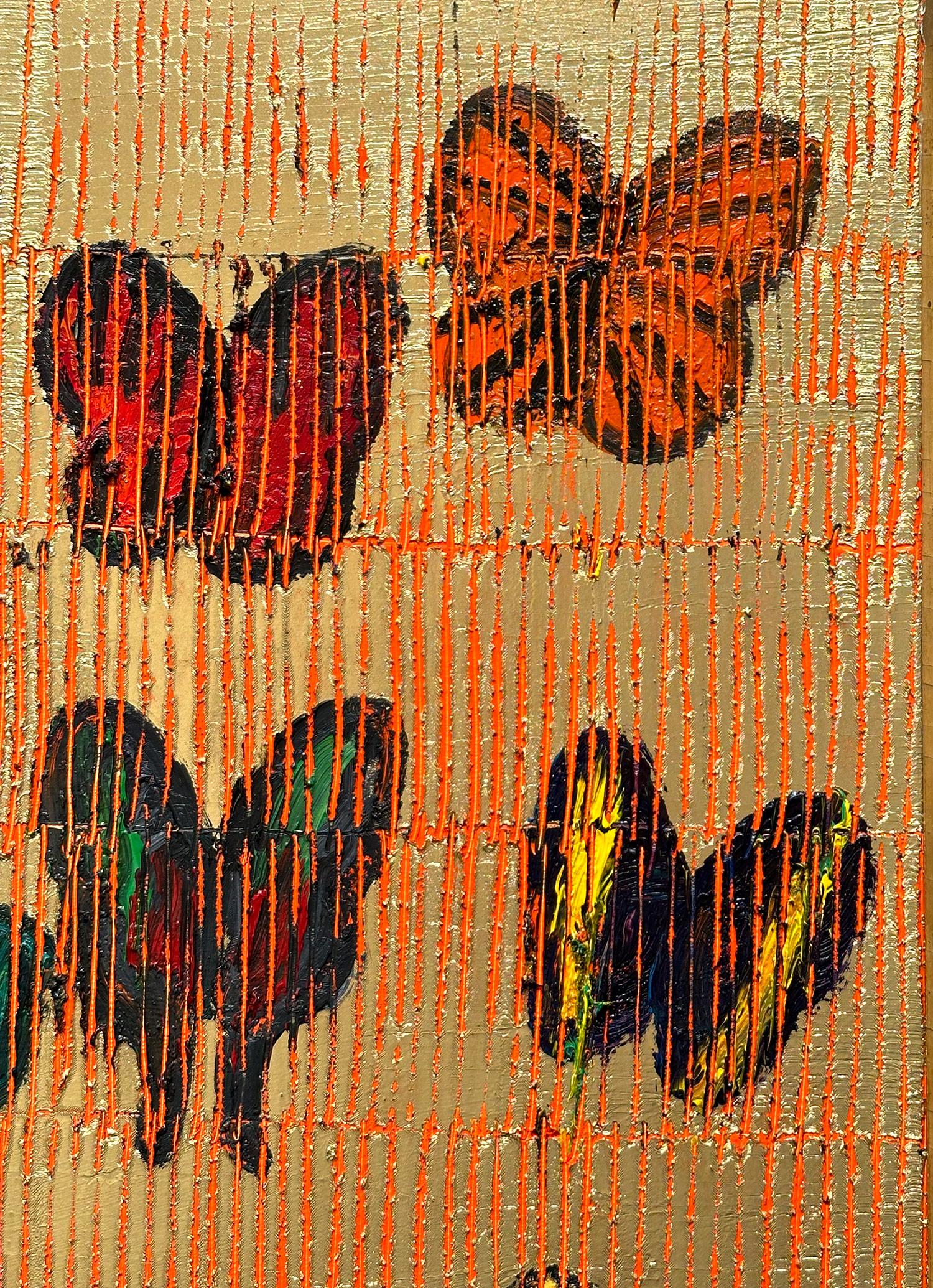 „Schmetterlinge“ Mehrfarbige Schmetterlinge auf Brillantgold mit antikem Rahmen aus Gold im Angebot 1