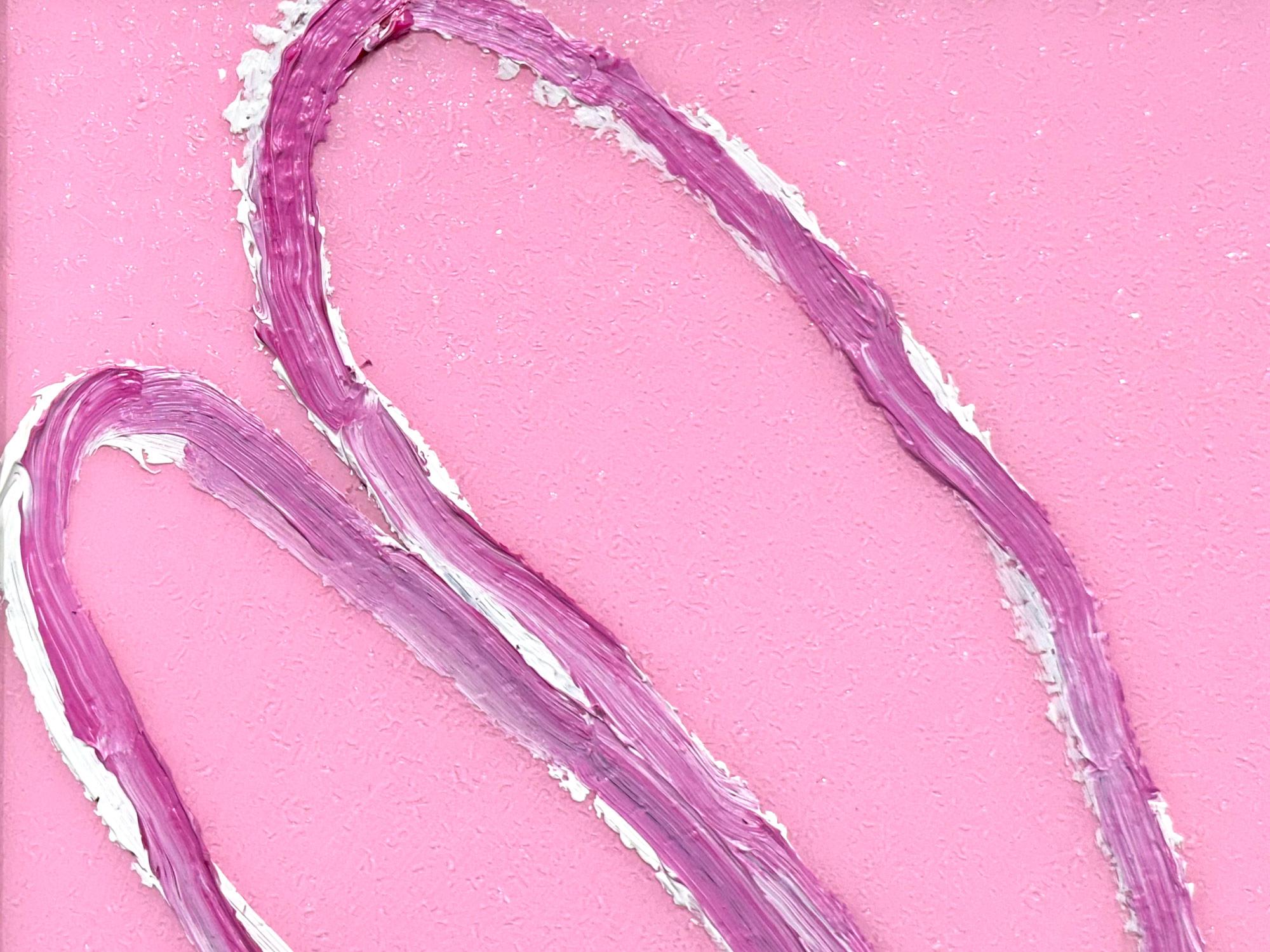 Una maravillosa composición de uno de los temas más icónicos de Slonem, los conejitos. Esta pieza representa una figura gestual de un conejito rosa y blanco sobre un fondo rosa flor de cerezo, con un uso espeso de pintura y polvo de diamantes. Está