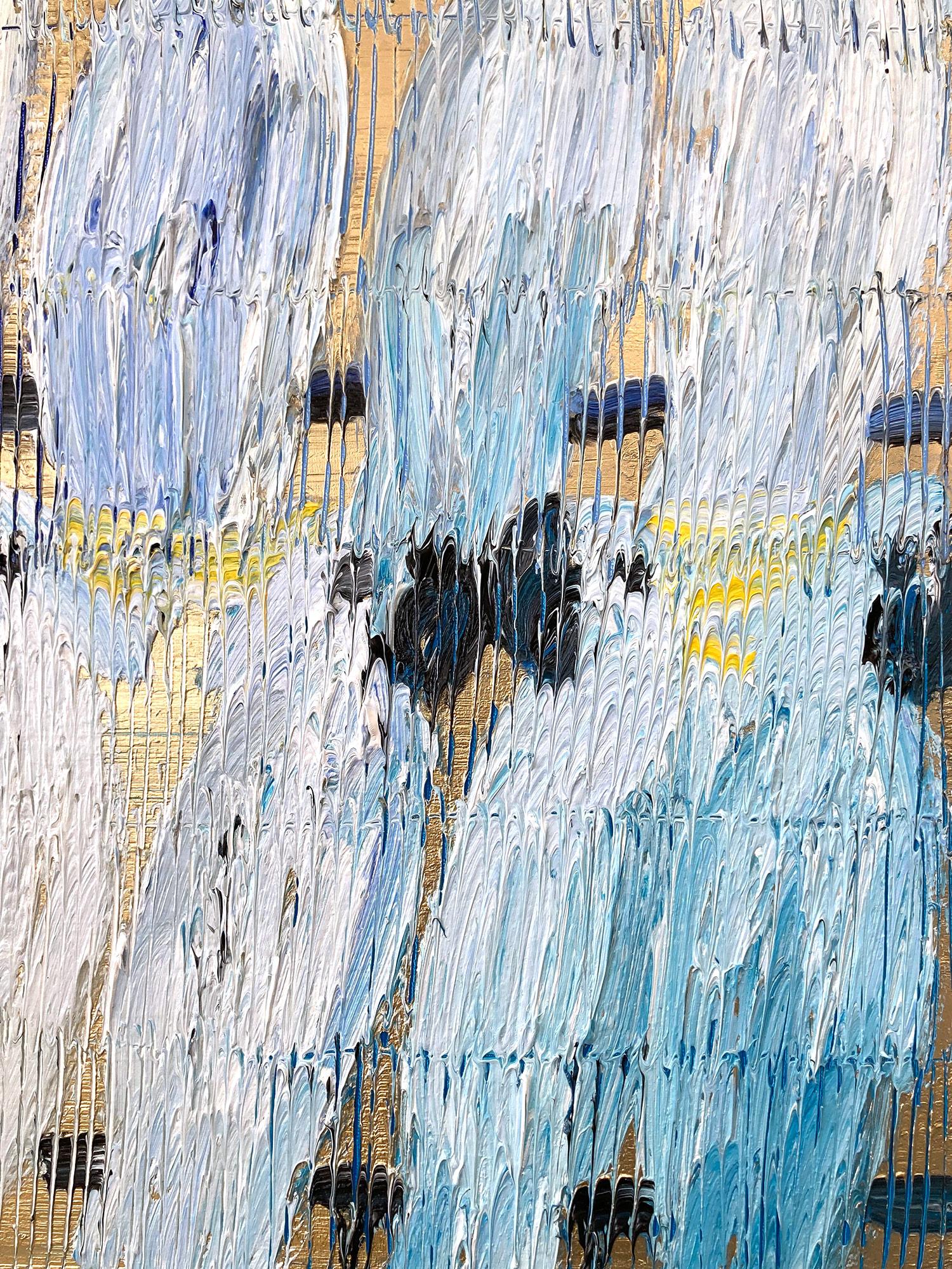 „Cockatoo Whisper Divine“ Weißer und blauer Cockatoos mit goldenem Hintergrund auf Leinwand (Grau), Animal Painting, von Hunt Slonem