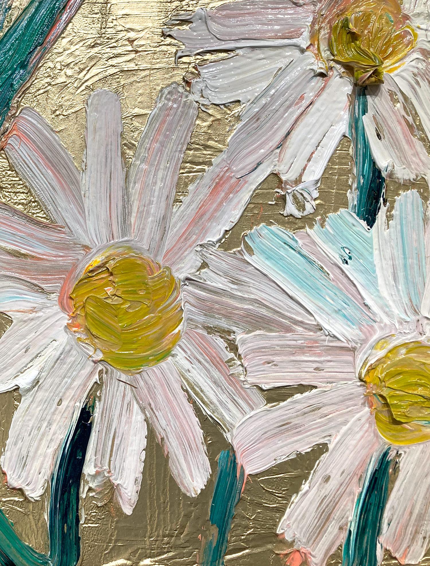 Una meravigliosa composizione di una delle serie più recenti di Slonem, Daisy's. Questo pezzo raffigura 3 figure gestuali di grandi margherite su uno sfondo dorato con un uso intenso della pittura. Ispirati dalla natura e da un genuino amore per gli