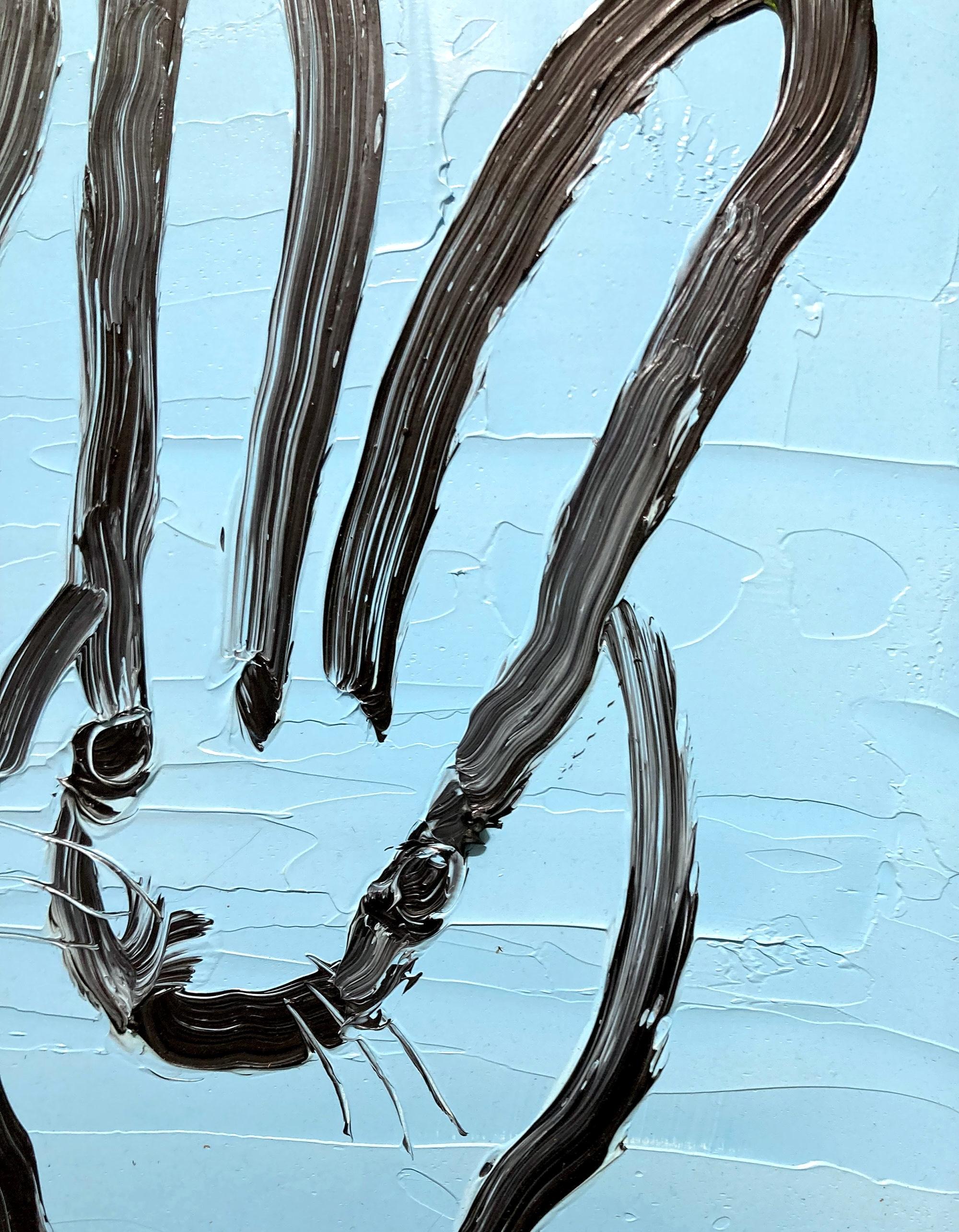 Una meravigliosa composizione di uno dei soggetti più iconici di Slonem, i coniglietti. Questo pezzo raffigura due figure gestuali di coniglietti su uno sfondo azzurro con un uso spesso della pittura. Ispirati dalla natura e da un genuino amore per