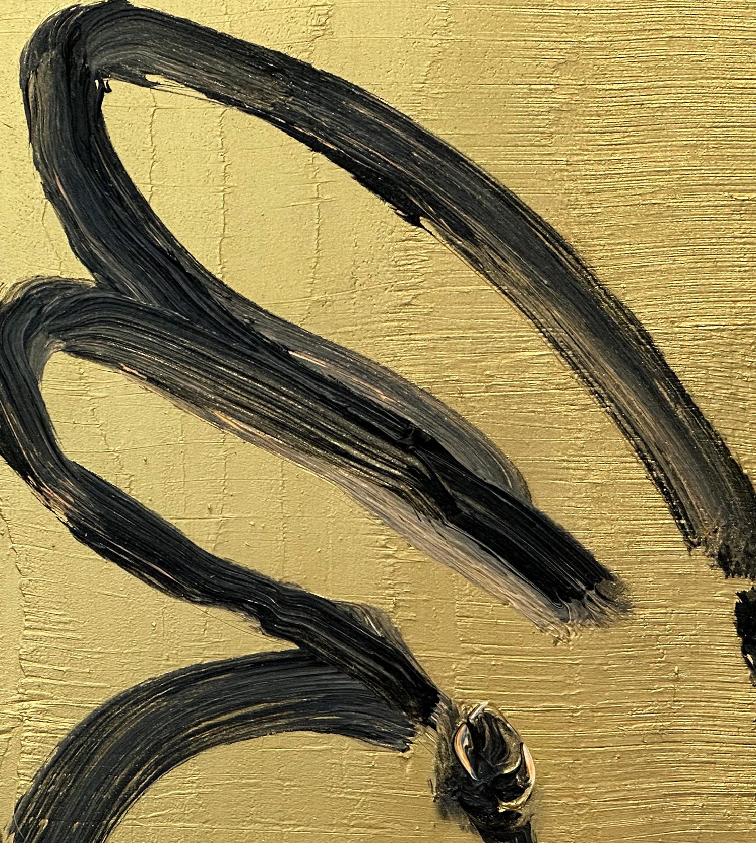 Dieses Stück stellt eine gestische Hasenfigur vor einem goldenen Hintergrund dar. Inspiriert von der Natur und einer echten Liebe zu Tieren, umfasst Slonems Malerei einzigartige Inspirationen aus der Welt. Beim Betrachten dieses Stücks ist es, als
