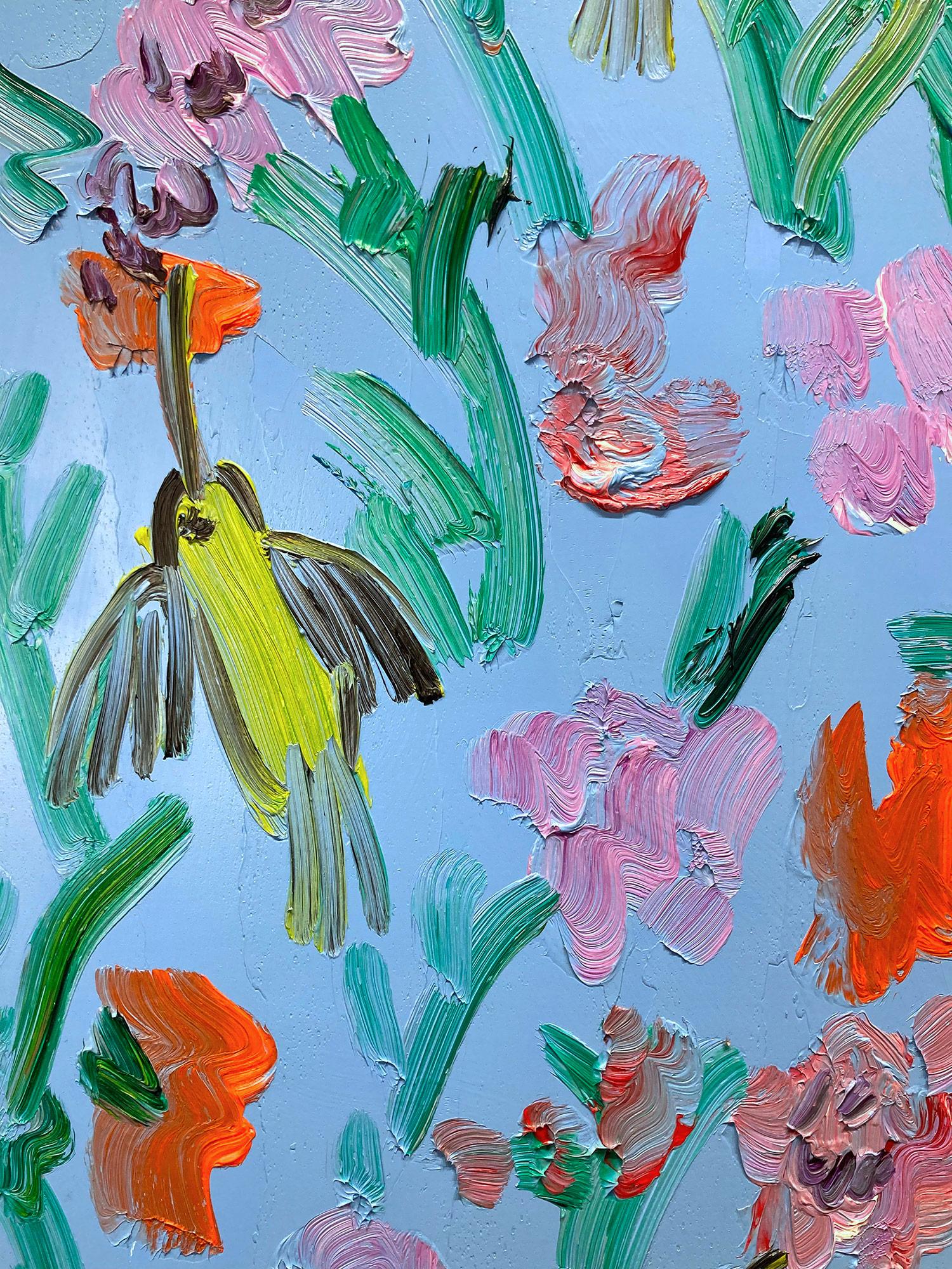 Une magnifique composition de colibris de Slonem. Cette œuvre représente des figures gestuelles d'oiseaux colibris colorés sur un fond bleu ciel français avec une utilisation épaisse de la peinture. Elle est présentée dans un magnifique cadre doré