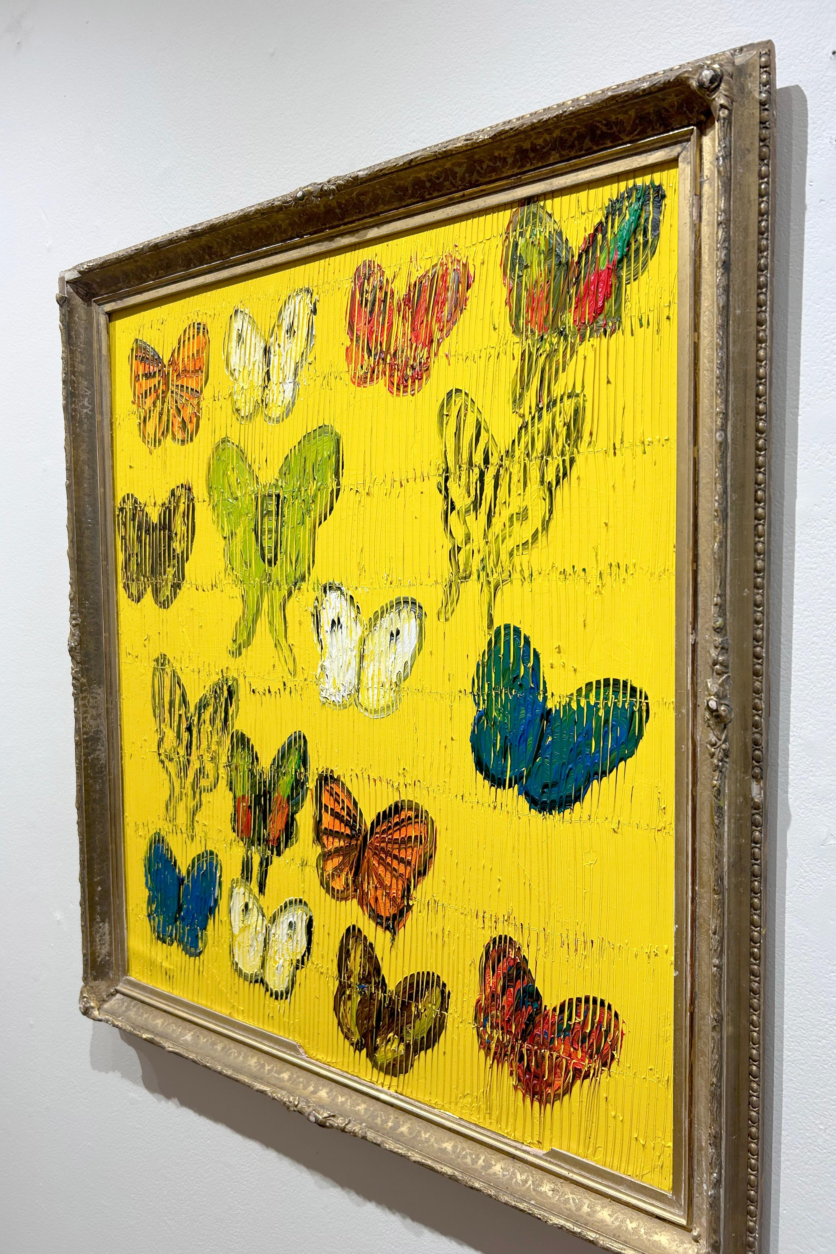 Hunt Slonem, „Eine Luna und ein Monarch“, gelbes, farbenfrohes Ölgemälde mit Schmetterling  im Angebot 2
