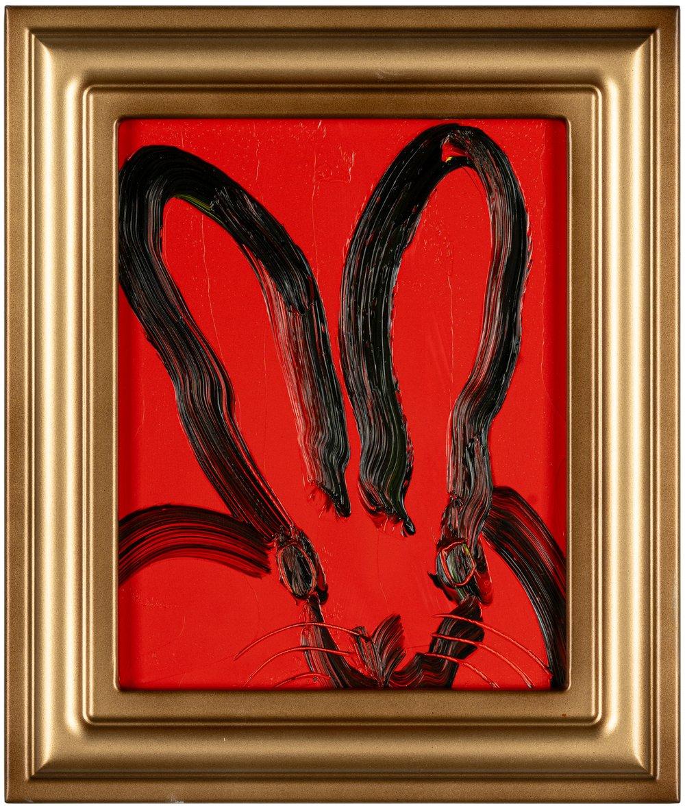 Red Rose" de l'artiste de renom Hunt Slonem est une peinture à l'huile 10x8 sur panneau de bois représentant un seul lapin abstrait contemporain en noir sur un fond rouge vibrant.

*La peinture est encadrée - Veuillez noter que tous les cadres de