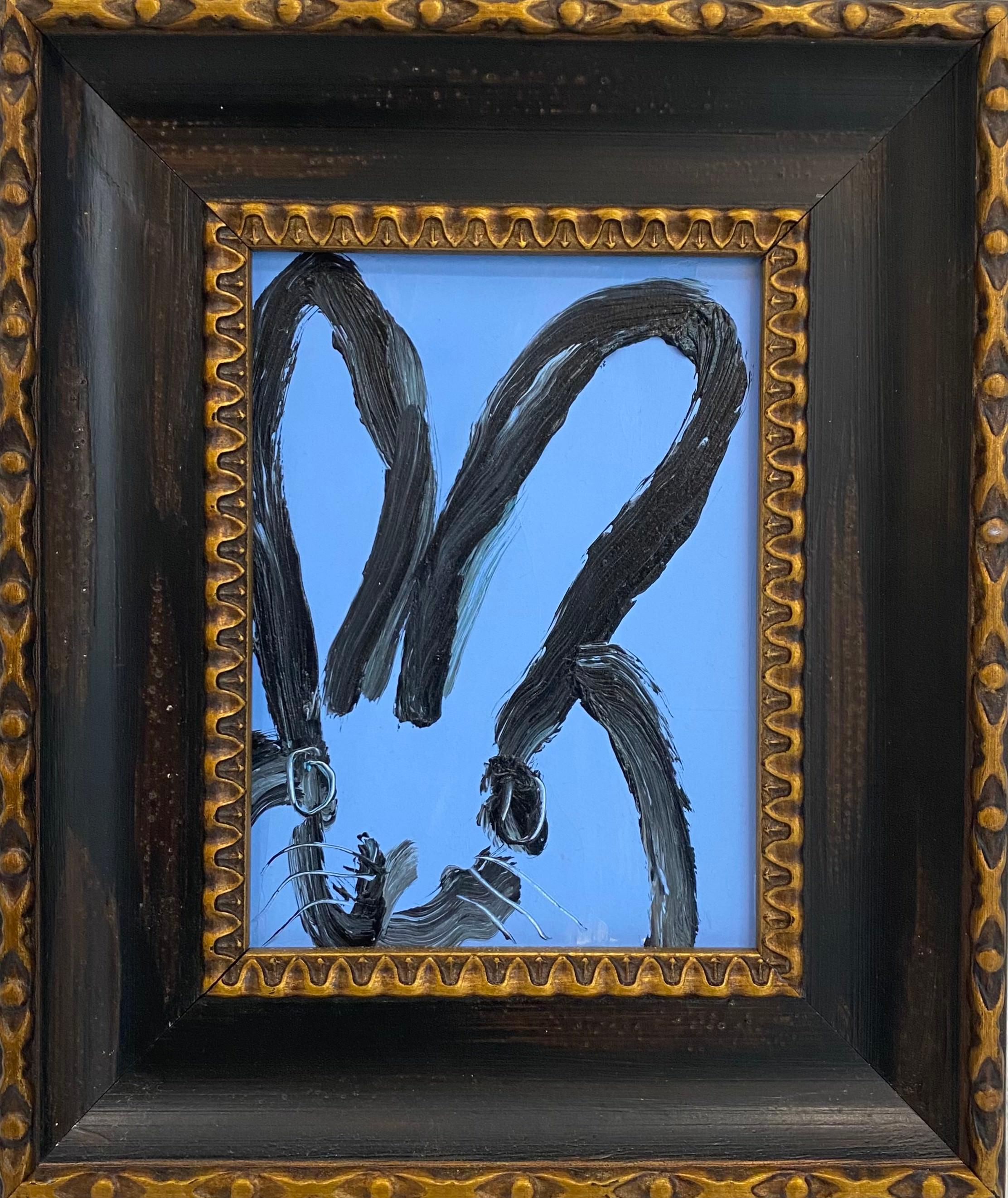 Hunt Slonem "Sky Tower" lapin noir et bleu
Un seul lapin gestuel en noir sur un fond bleu dans un cadre vintage.

Sans cadre : 8 x 6 pouces
Encadré : 12.5 x 10.5 pouces
*Les peintures sont encadrées - Veuillez noter que les peintures Hunt Slonem