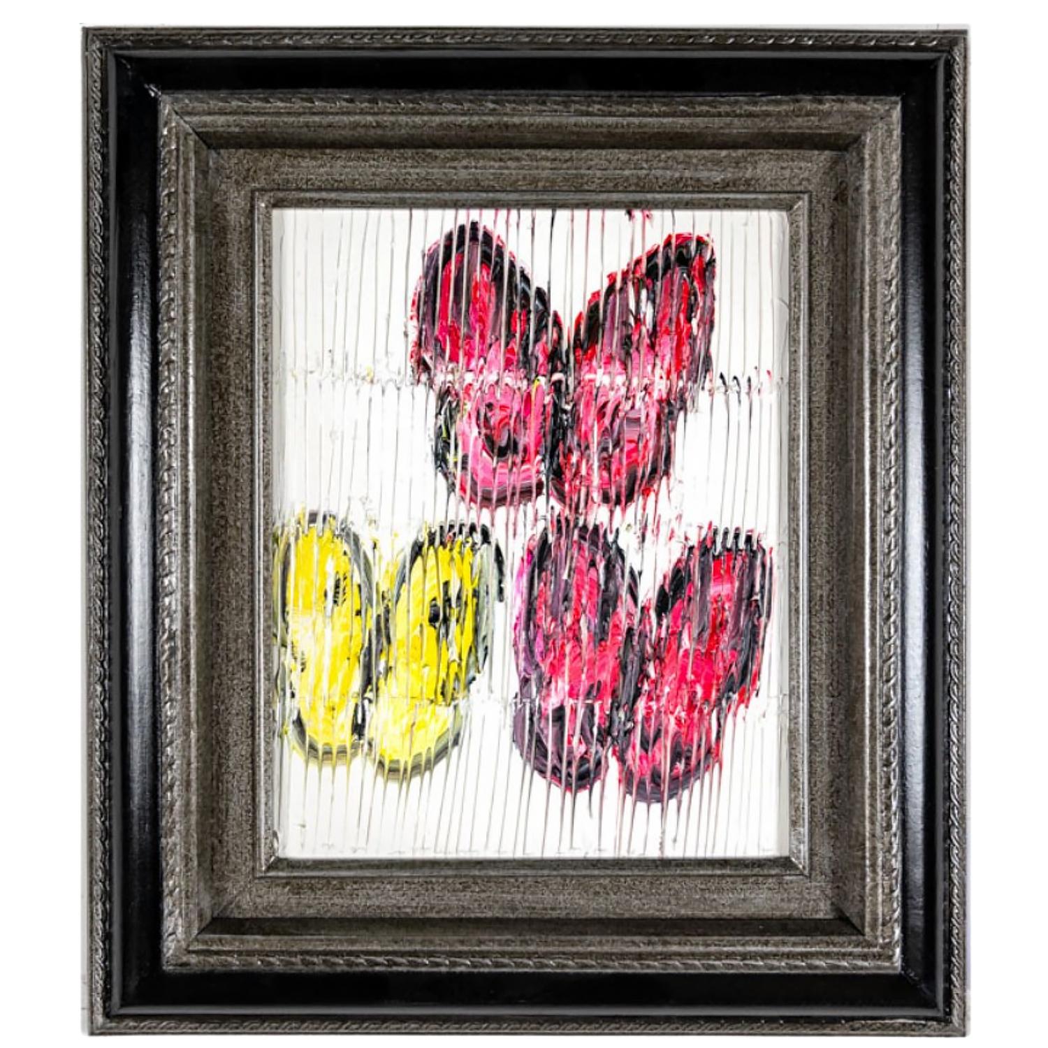 L'artiste de renom Hunt Slonem, "Three Fly II", est une peinture à l'huile 10x18 colorée et colorée sur panneau de bois représentant des papillons abstraits contemporains rouges et jaunes dans un cadre antique de son choix.

*La peinture est