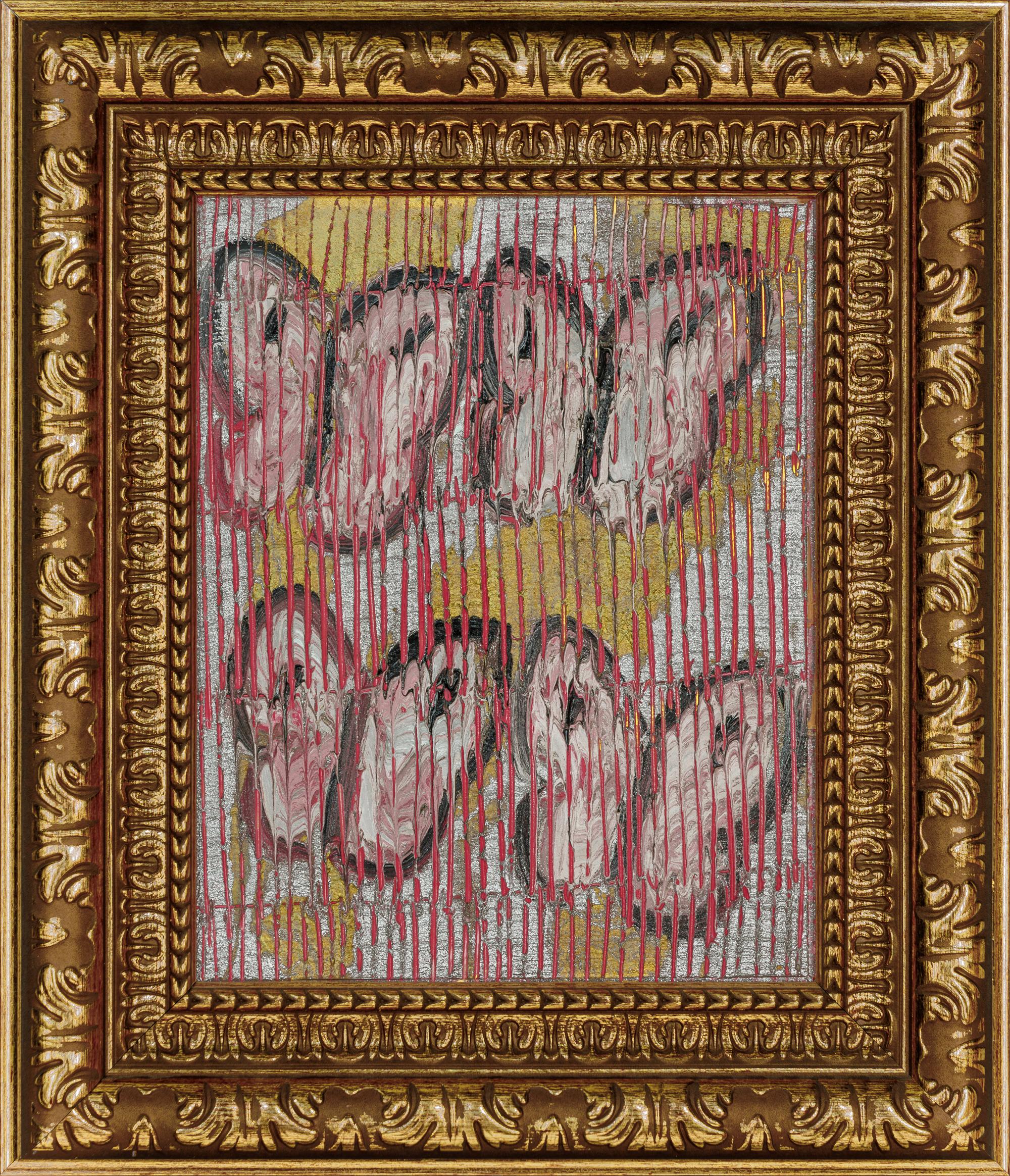 "Sin título"  es un óleo neoexpresionista enmarcado sobre madera de Hunt Slonem que representa cuatro mariposas blancas con fondo plateado y dorado. El artista ha "rayado" la gruesa capa de pintura con líneas verticales rojas para añadir profundidad