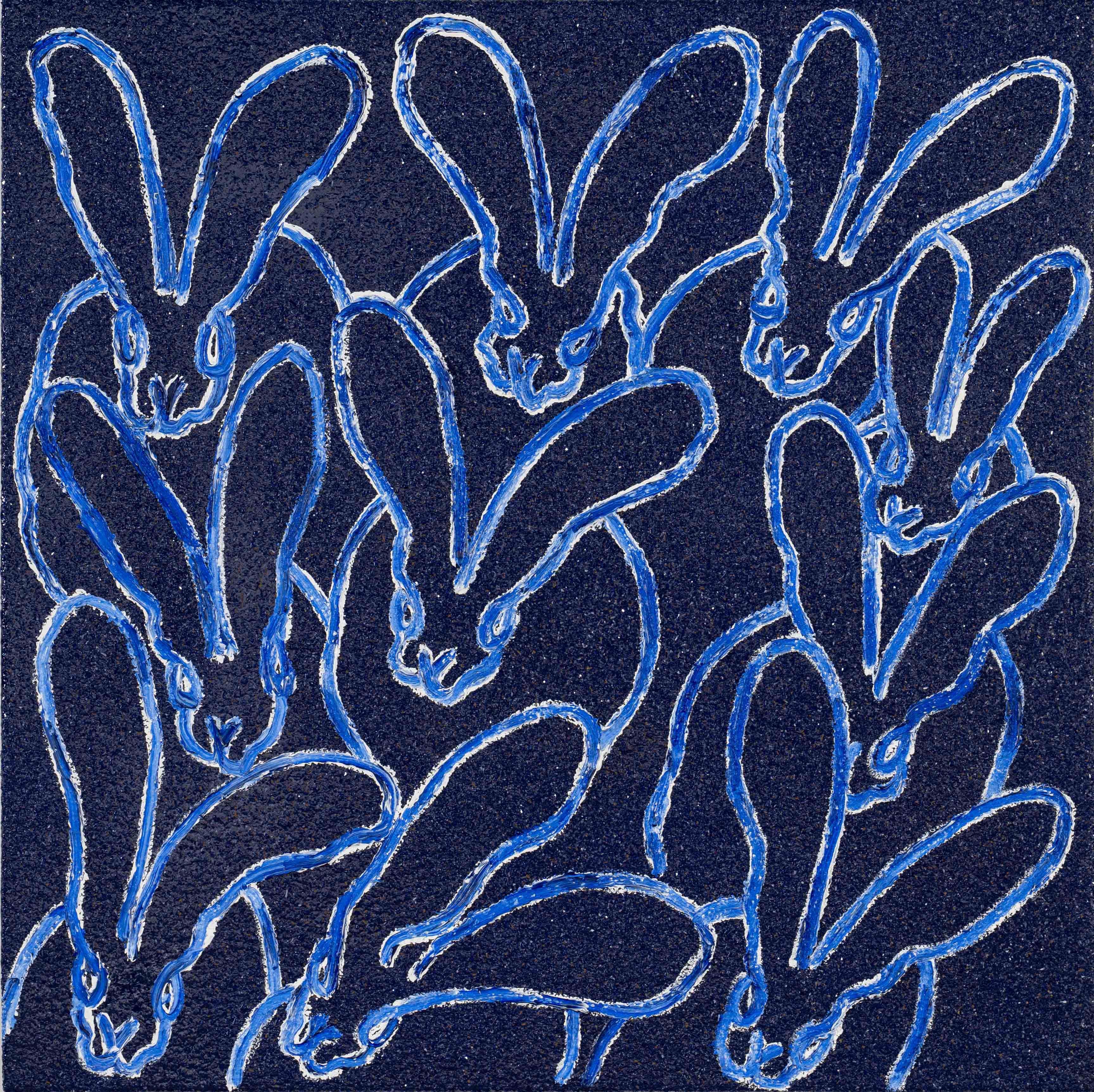'Weekend di polvere di diamante blu' di Hunt Slonem, 2024. Olio e acrilico con polvere di diamante su tela, 30 x 30 pollici. Firmato sul retro. Questo quadro presenta i caratteristici coniglietti di Slonem delineati in bianco e azzurro su uno sfondo