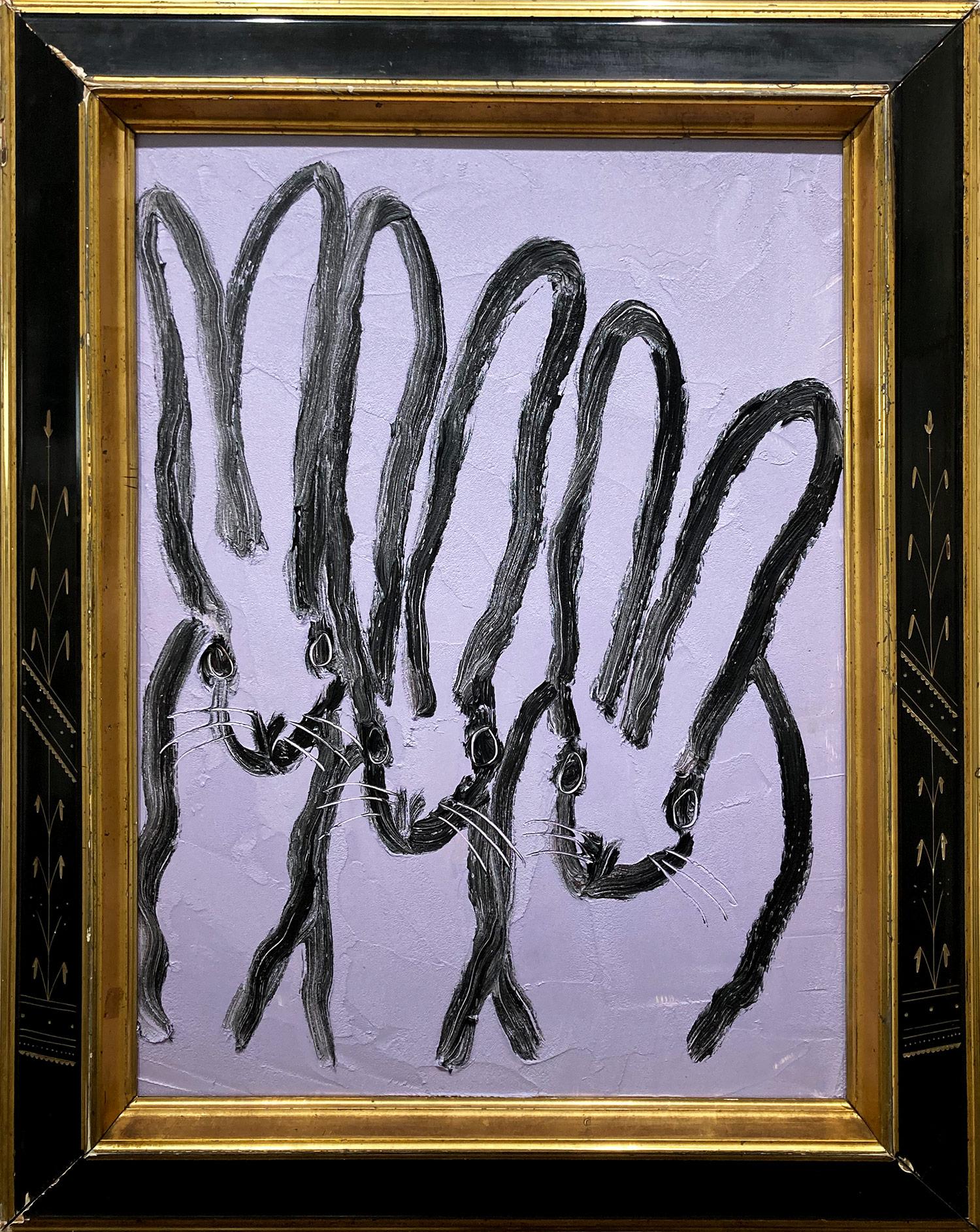 Hunt Slonem Animal Painting – „Lavender World“ Dreifache Hasen auf lavendelfarbenem Ölgemälde in einem Eastlake-Rahmen