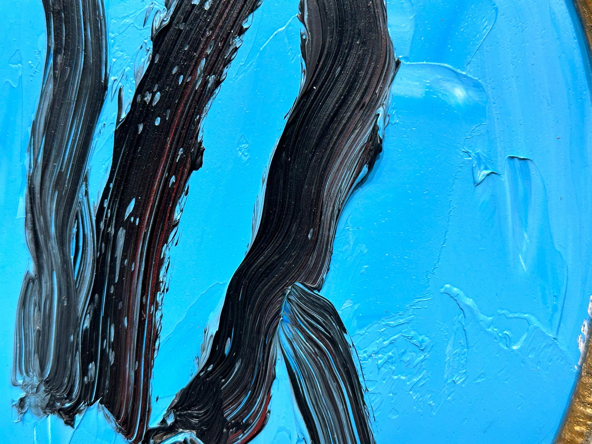Eine wunderbare Komposition eines der ikonischsten Themen von Slonem, nämlich Hasen. Dieses Werk zeigt eine gestische Figur eines schwarzen Hasen auf französisch-blauem Hintergrund mit dickem Farbauftrag. Es ist in einem wunderschönen antiken Rahmen