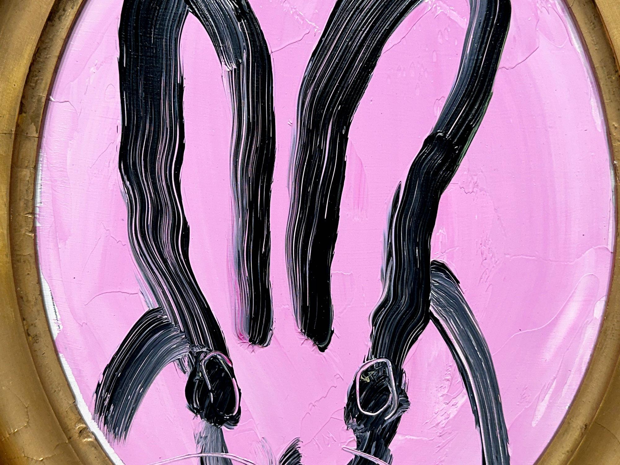 „Maybe“ Schwarzer Hase auf hellem, lavendelfarbenem Hintergrund, Ölgemälde – Ovalrahmen (Neue Wilde), Painting, von Hunt Slonem