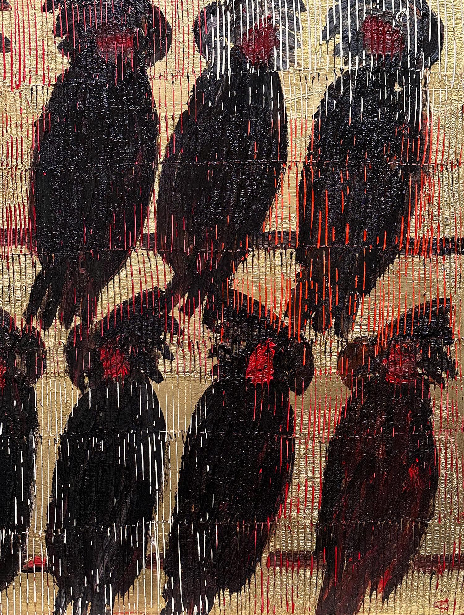 Una maravillosa composición de uno de los temas más emblemáticos de Slonem: las cacatúas. El grueso uso de la pintura es muy reconocible, ya que aplica una capa tras otra de pintura al óleo negra y roja sobre un fondo dorado. A continuación, dibuja