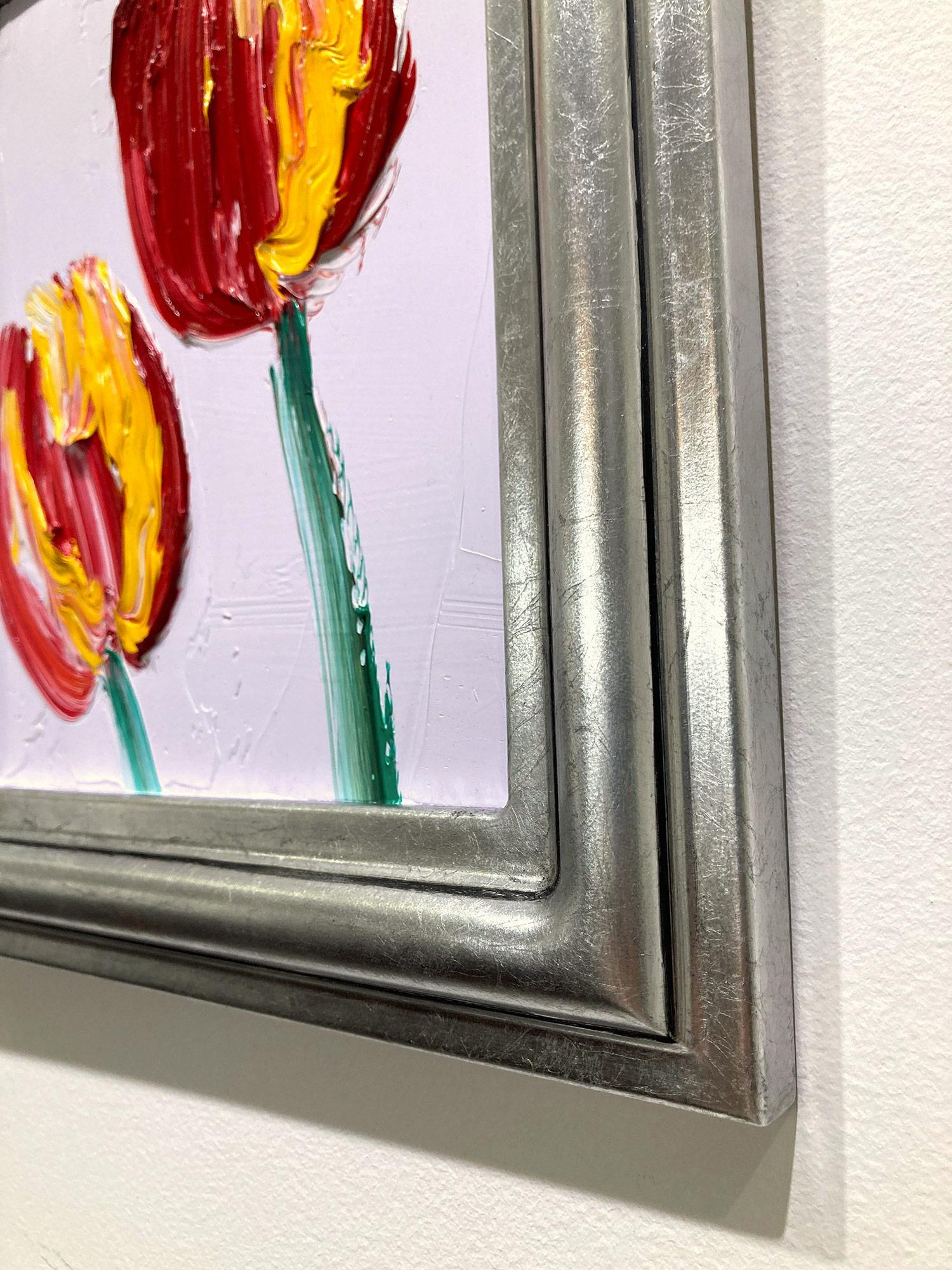 Peinture à l'huile encadrée, tulipes sur fond lavande claire en vente 4