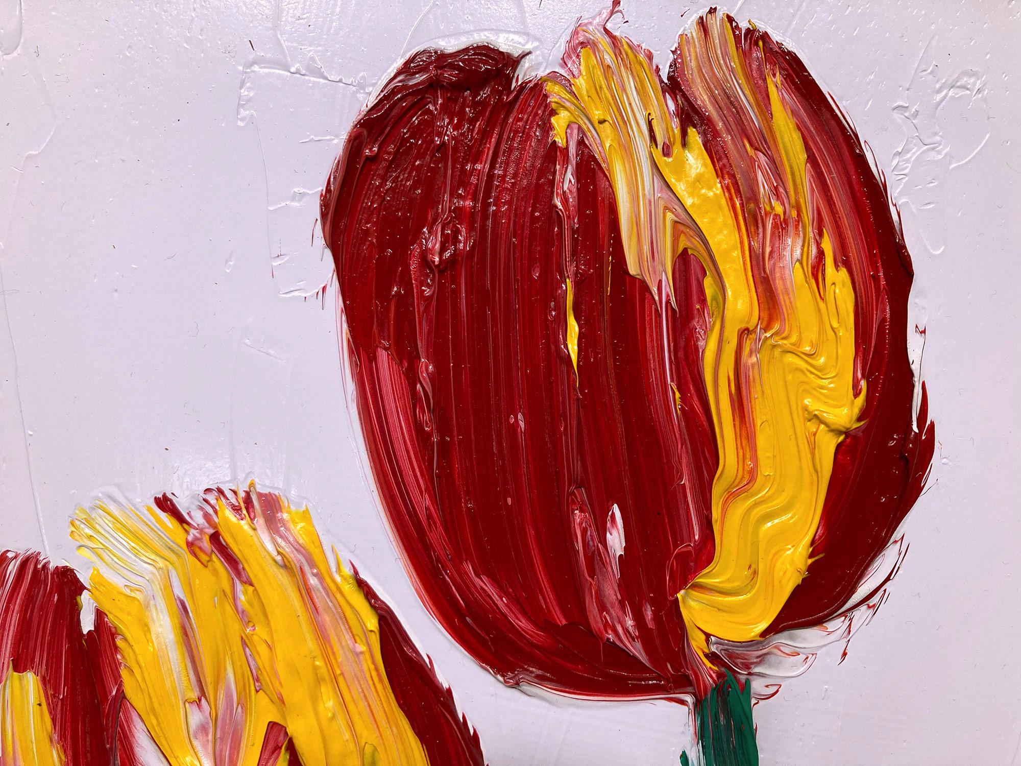 „Parrot Tulips“, Tulpen auf hellem, lavendelfarbenem Hintergrund, Ölgemälde, gerahmt (Neue Wilde), Painting, von Hunt Slonem