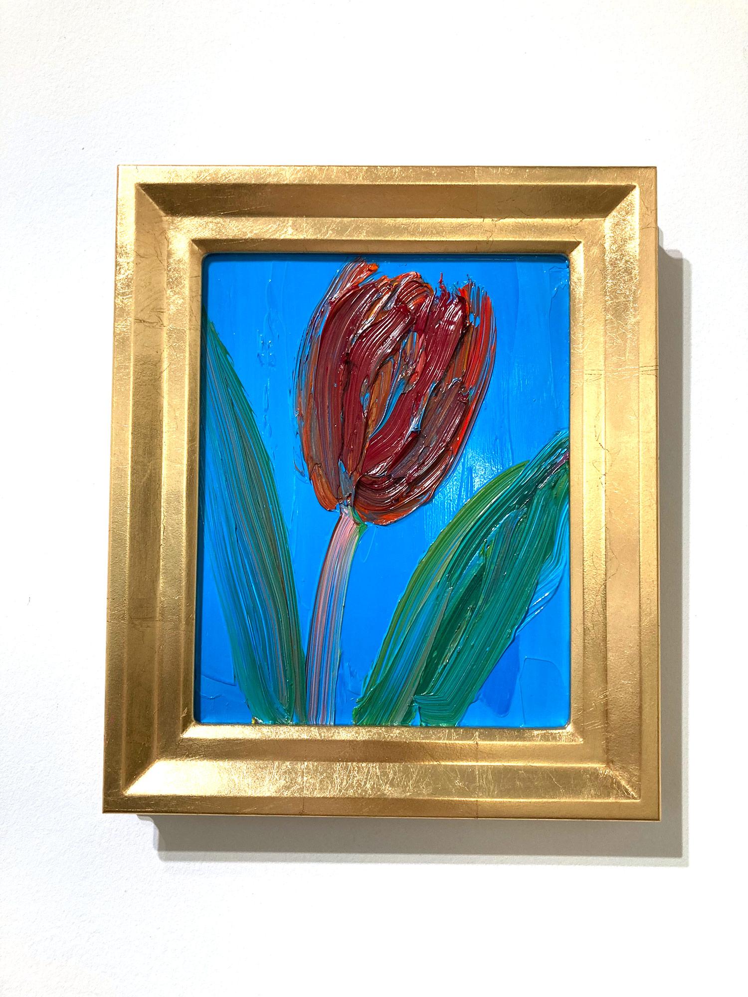 « Pink Stem », tulipe rouge sur fond bleu céruléen clair, peinture à l'huile encadrée en vente 7