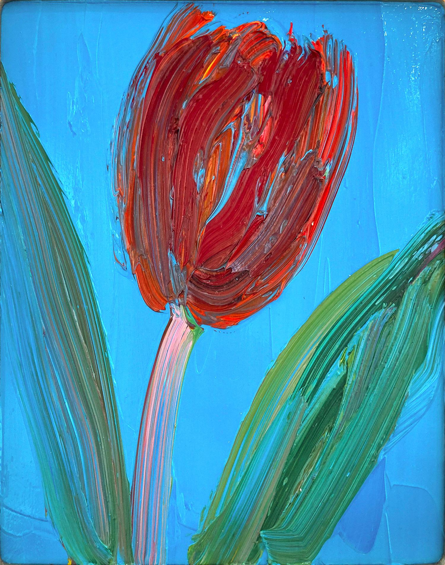 « Pink Stem », tulipe rouge sur fond bleu céruléen clair, peinture à l'huile encadrée - Painting de Hunt Slonem