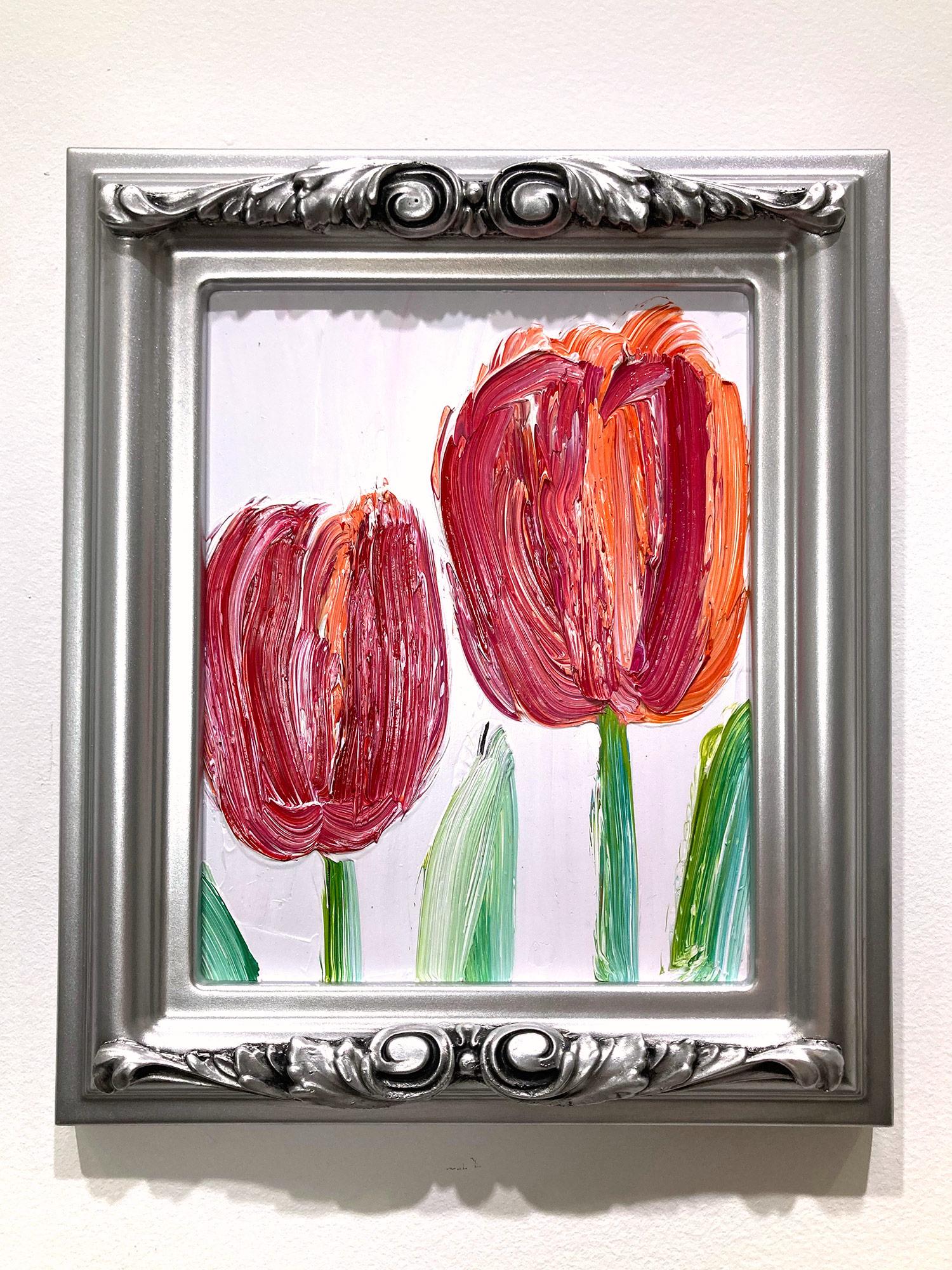 Peinture à l'huile rouge « Double Tulips » sur fond lavande souple, encadrée en vente 9