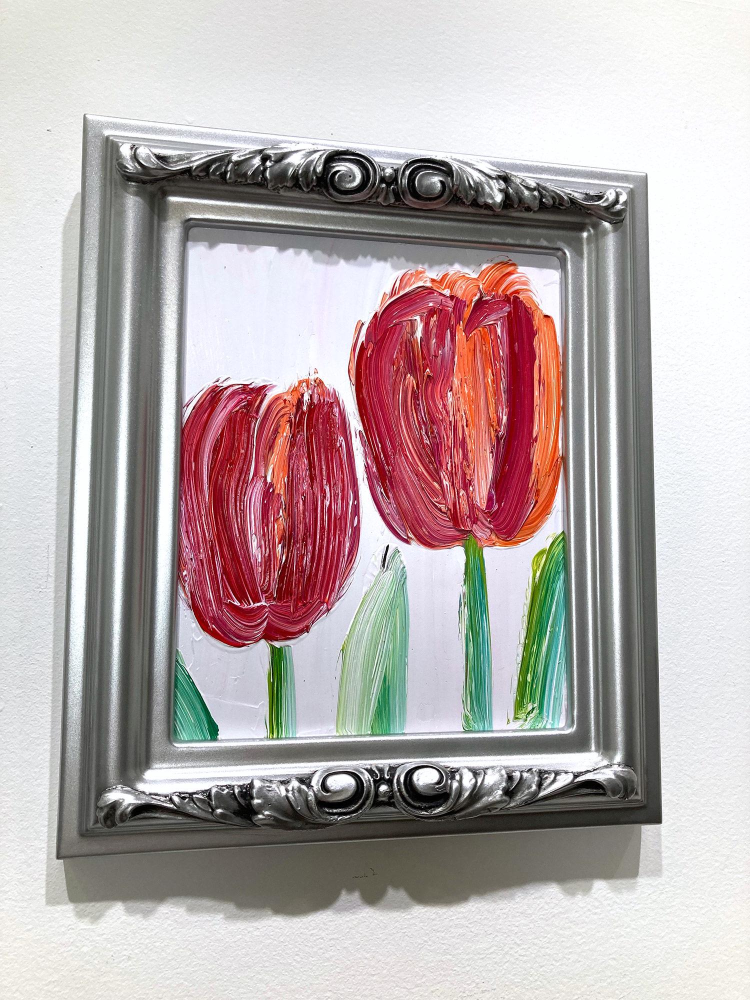 Peinture à l'huile rouge « Double Tulips » sur fond lavande souple, encadrée en vente 11
