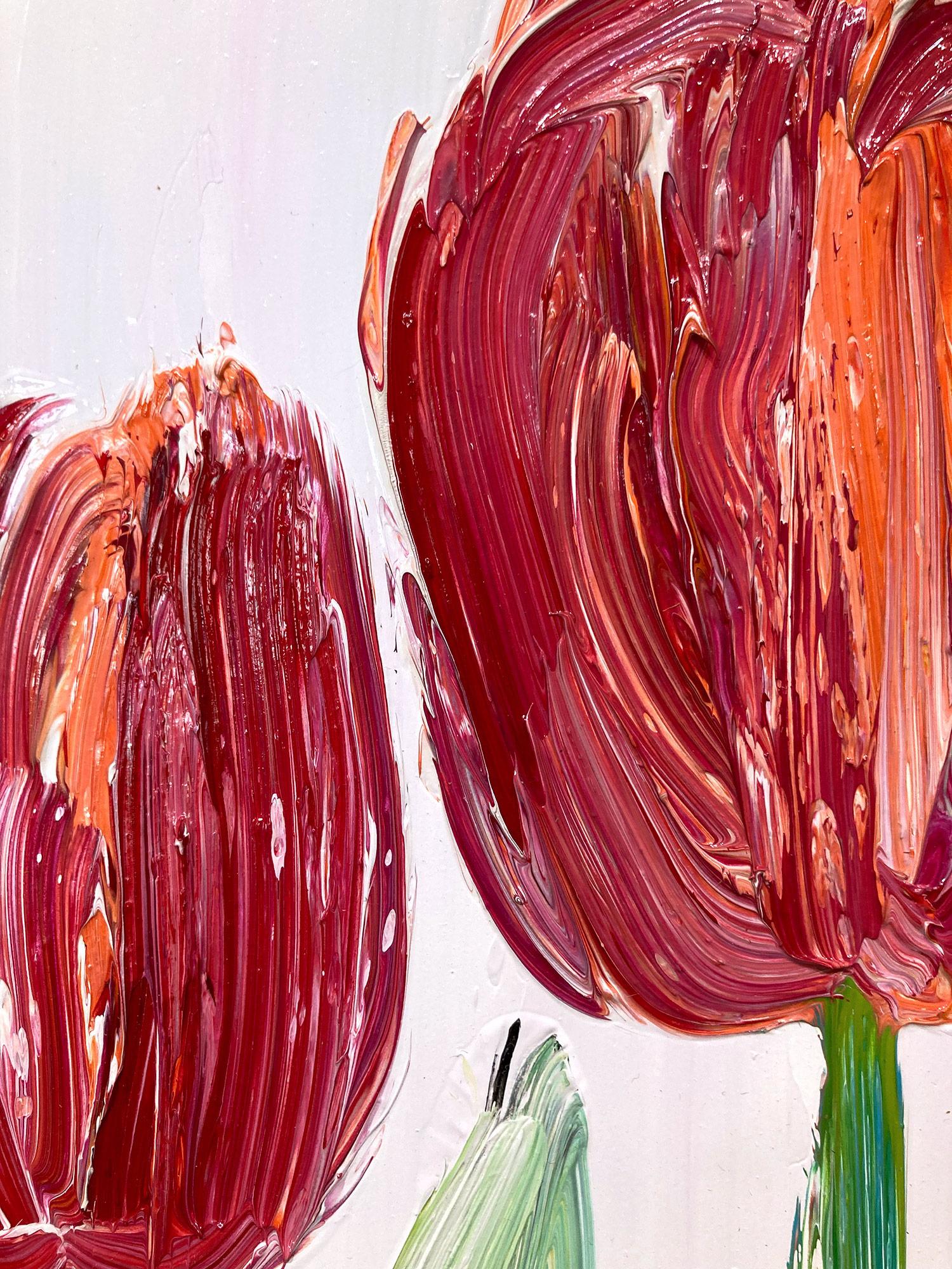Peinture à l'huile rouge « Double Tulips » sur fond lavande souple, encadrée en vente 2