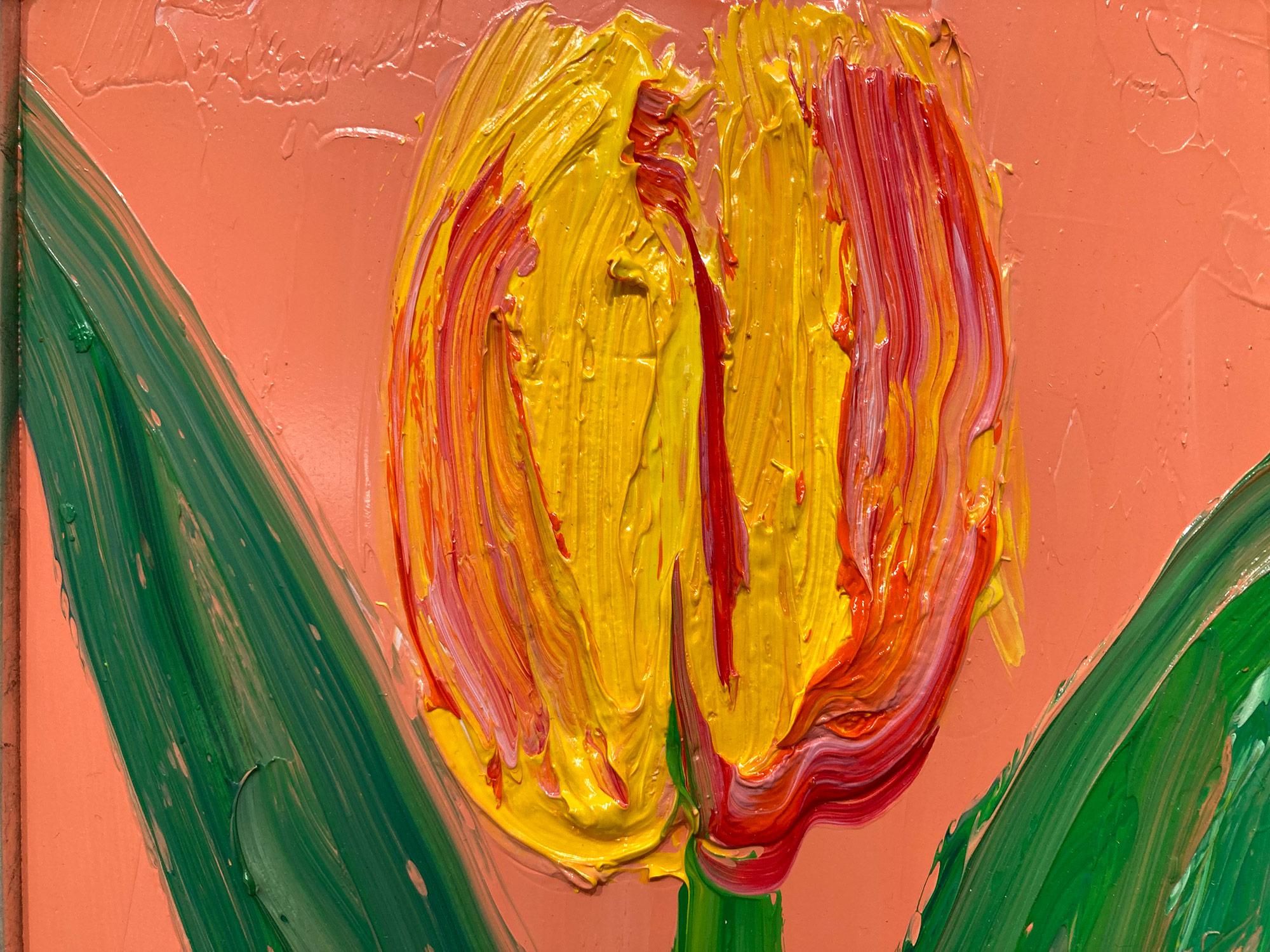 „Rotterdam Field“ Tulpe auf pfirsichfarbenem, orangefarbenem Hintergrund, Ölgemälde, gerahmt (Neue Wilde), Painting, von Hunt Slonem